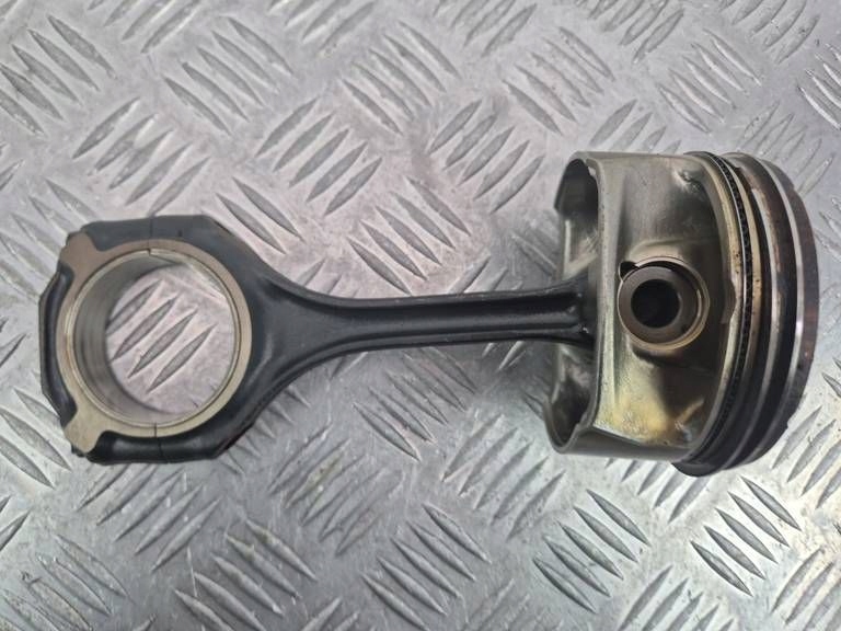 piston with connecting rod Mercedes E350 W212 92L88 M272.977