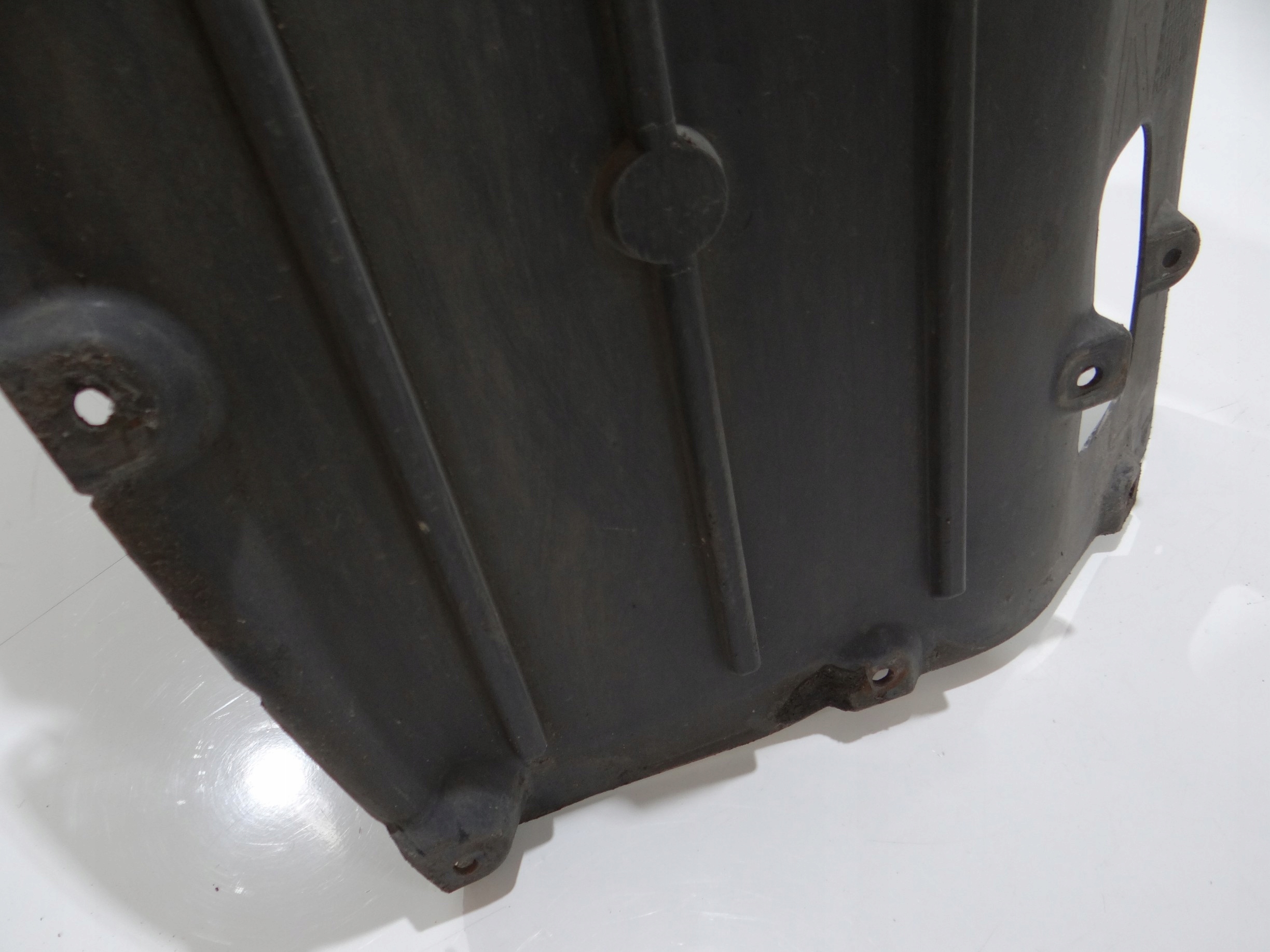 mudguard right front BMW E60 E61 7033750 (4614643)