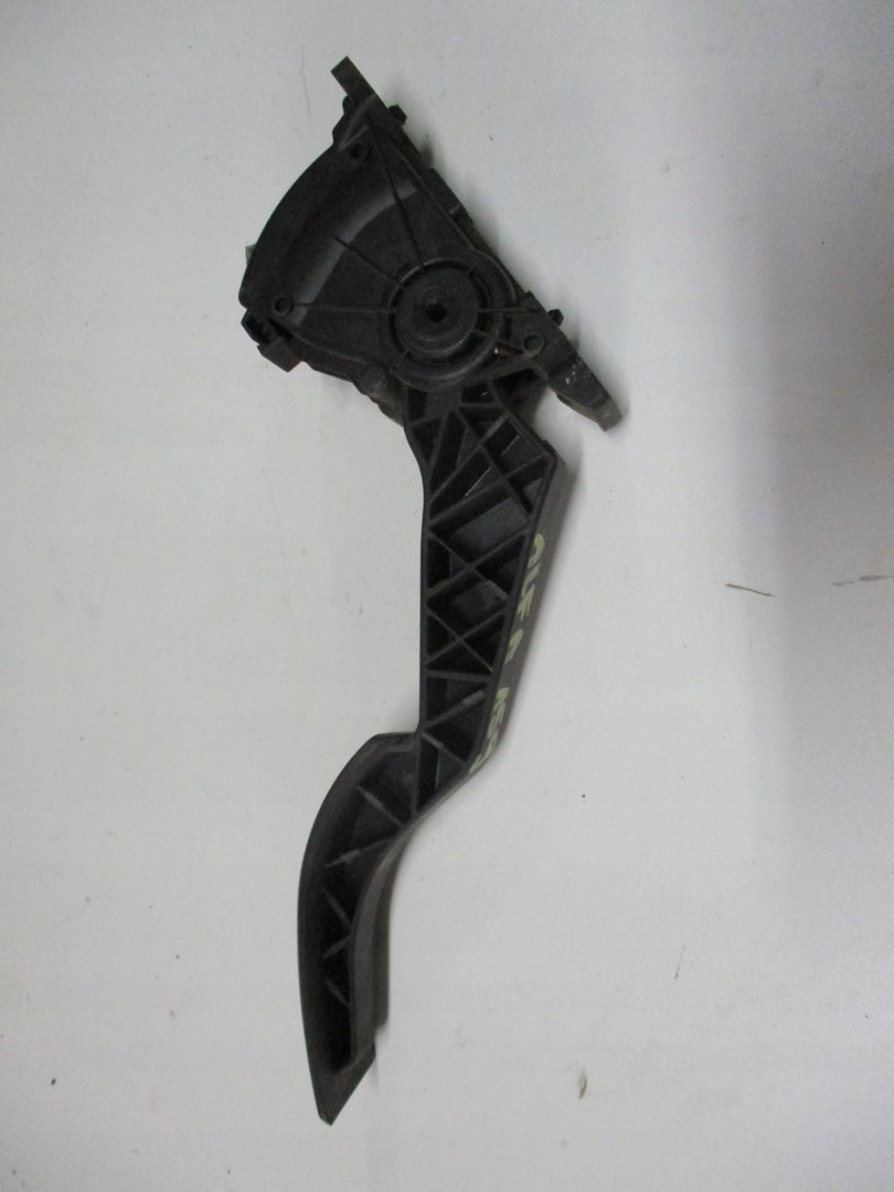 PEDAŁ GAZU ALFA ROMEO 159 60695128