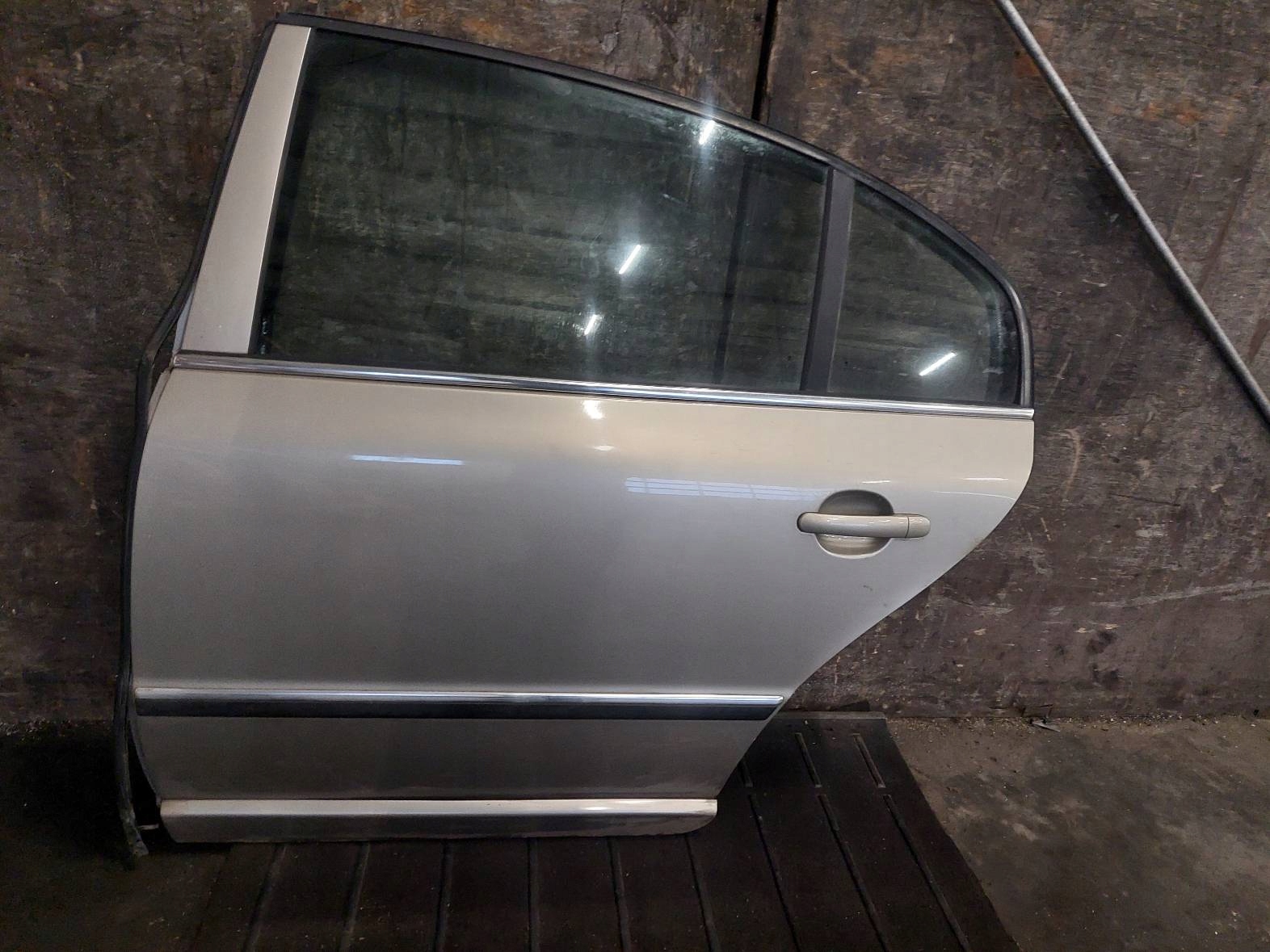 door complete left rear part SKODA SUPERB and 9201