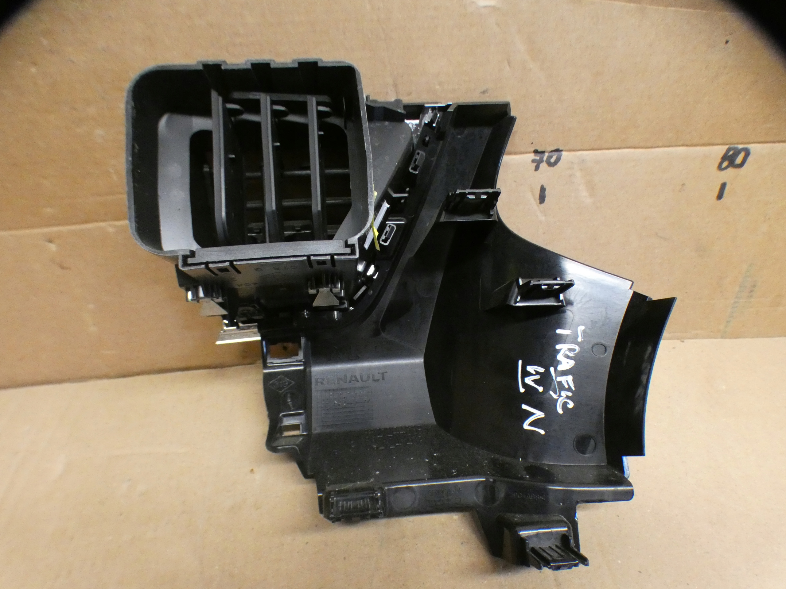 grid air conditioning devices central RENAULT TRAFIC III 682124433R EUROPA