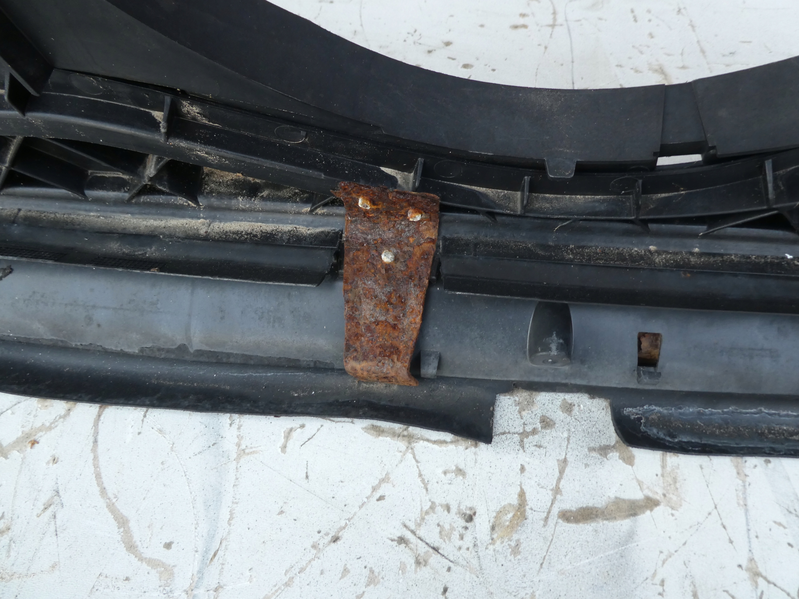 BLENDE ABDECKUNG KÜHLERGEBLÄSE AUDI A6 C5 8E0121205T GURTEN