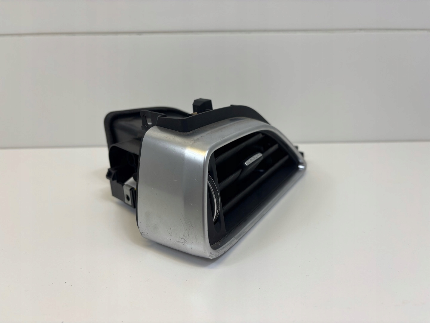 grid air conditioning devices left side upper Jaguar XF facelift 2015 HX73-018B09-AE