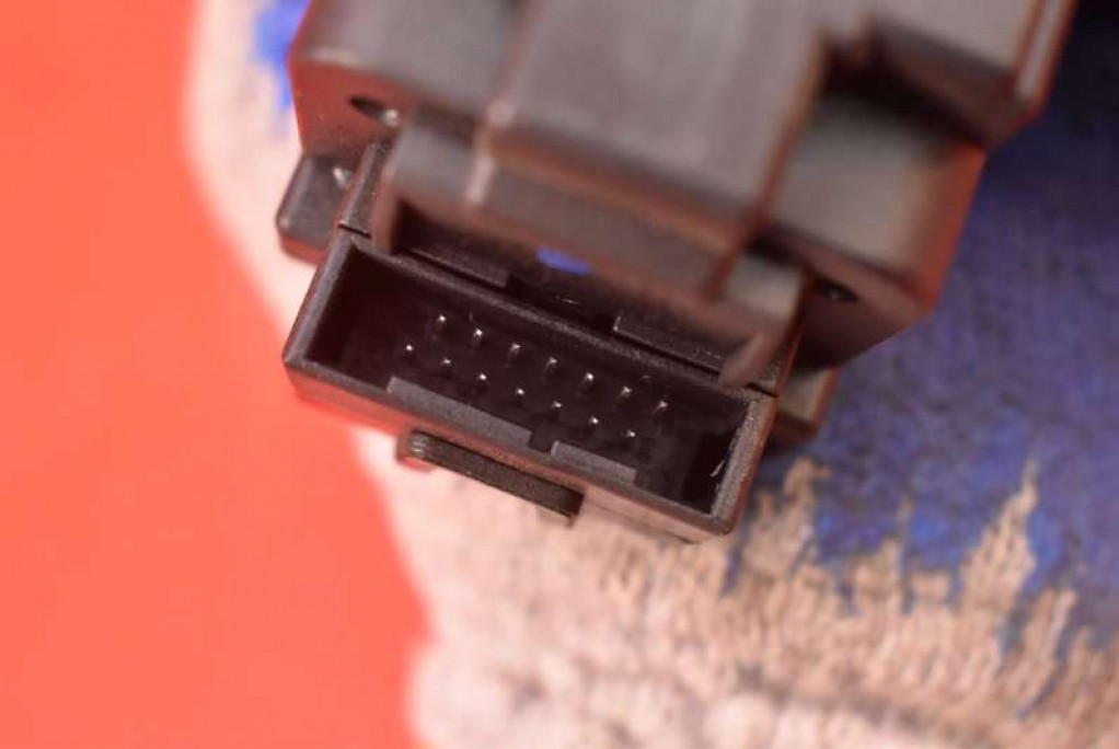 ignition key button 6954719 BMW E90 E91 2.0i 150 KM 04-10