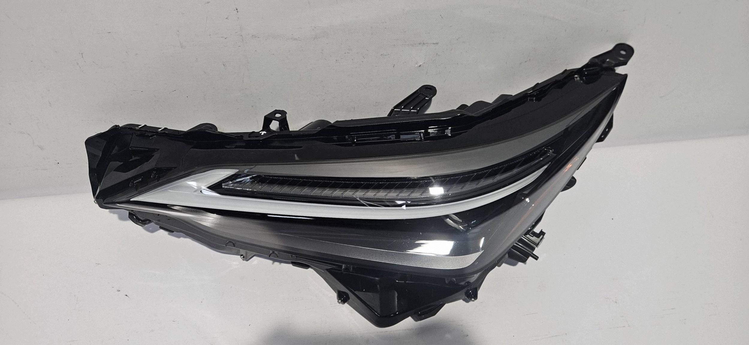 Reflektor gauche prise Lexus NX