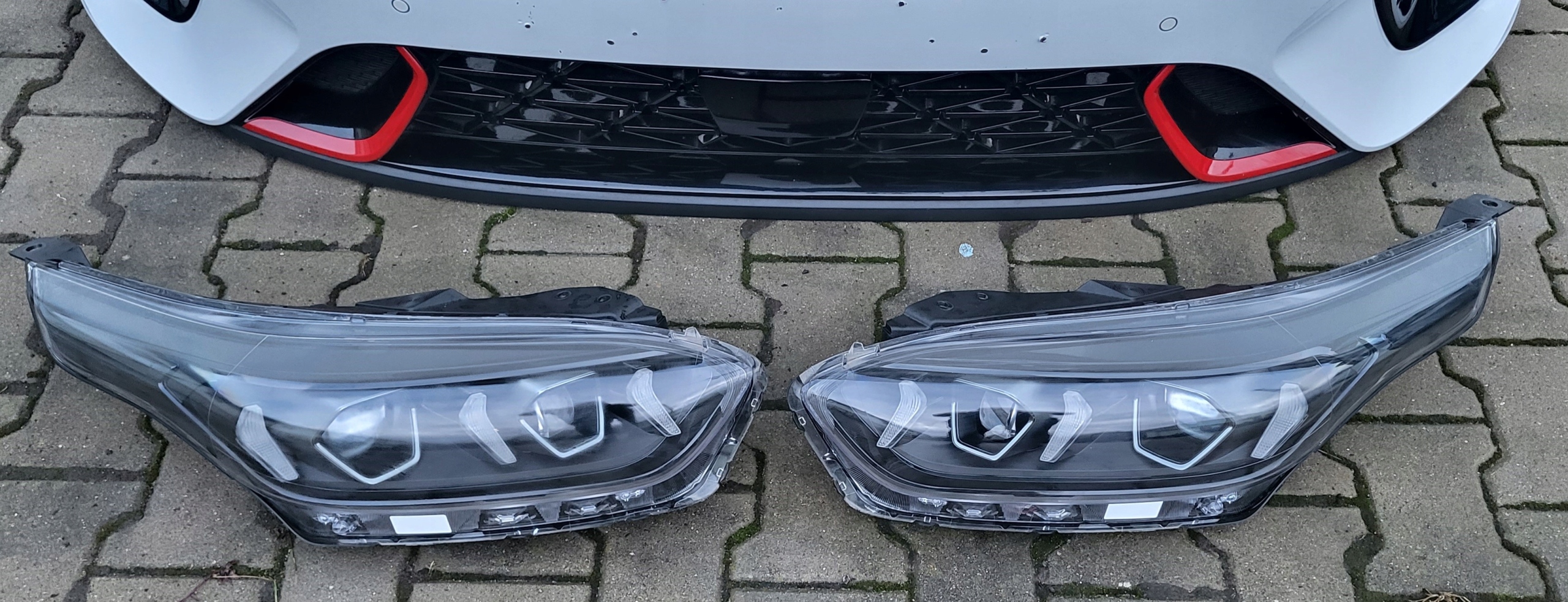 KIA PROCEED III LIFT 21R> MASKA ZDERZAK PAS LAMPY LED BŁOTNIKI HW Kolor biały