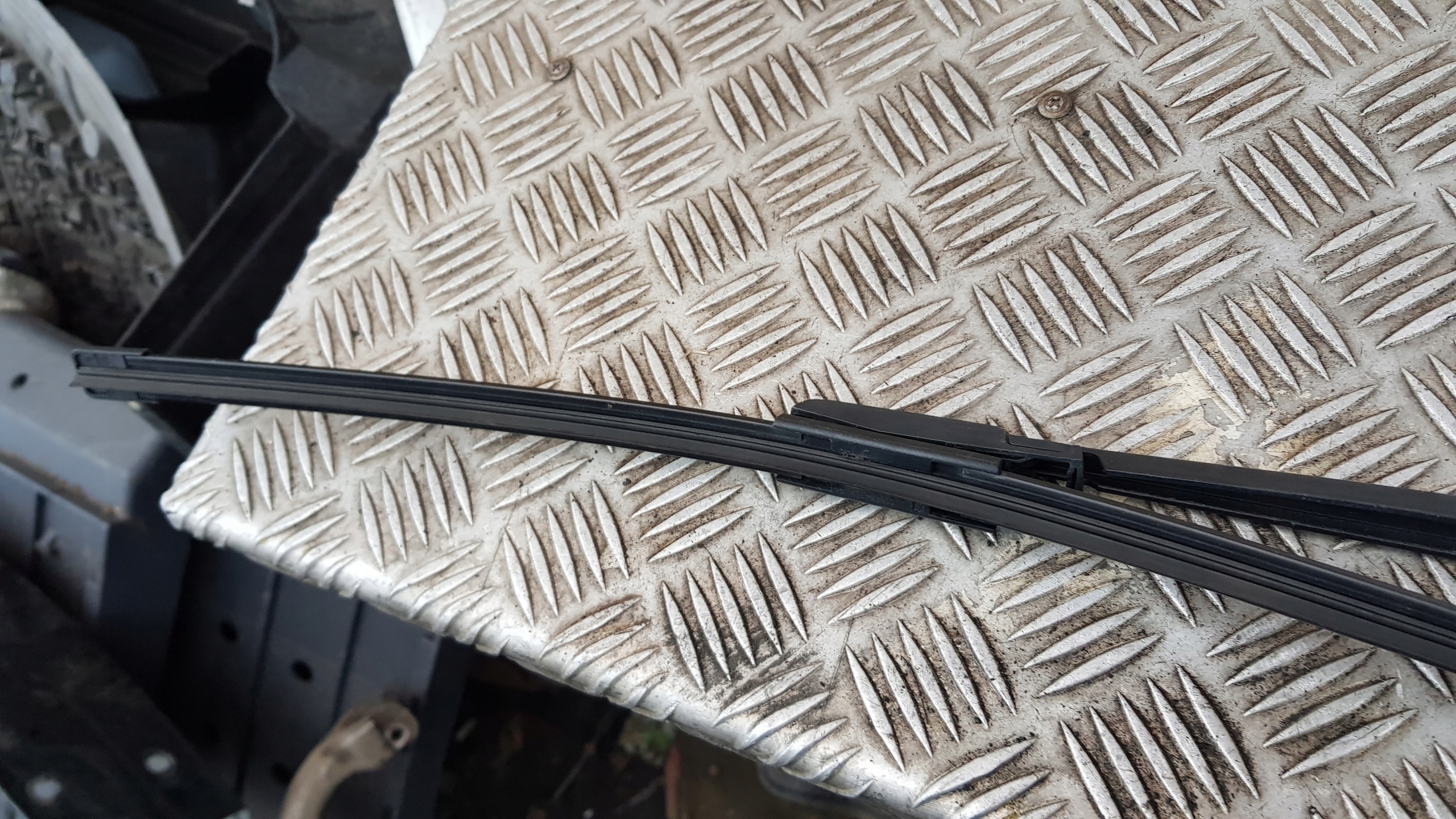 AUDI A6 C6 4F wiper arm front left right KOMPLET