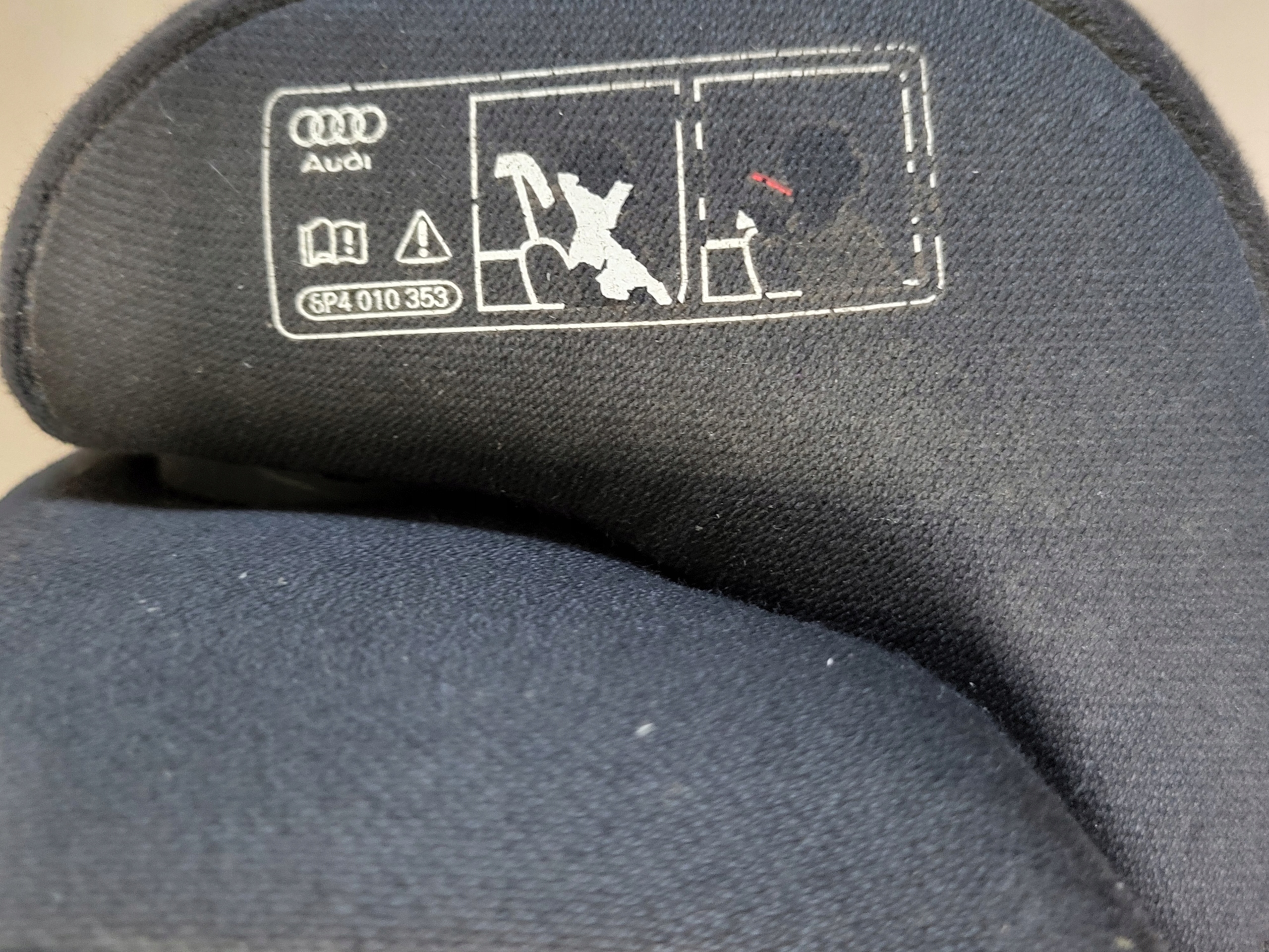 armrest bracket for KUBKI CUPHOLDER rest central rear part AUDI Q7 4L OE