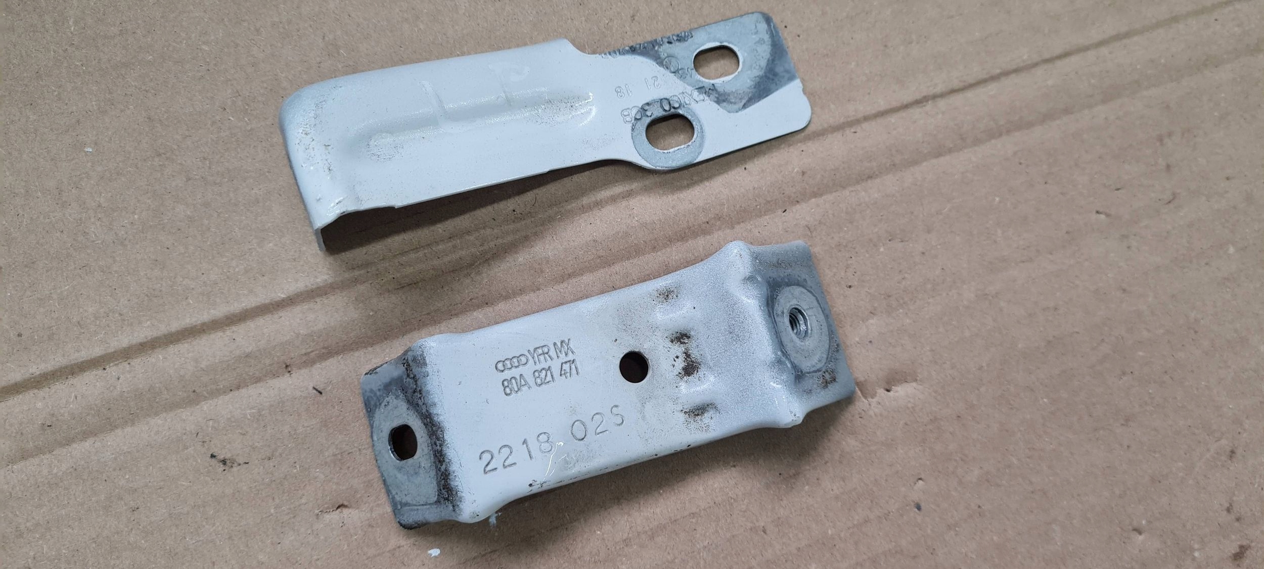 Q5 80A bracket holder BLORNIKA left front LY9C 80A821471