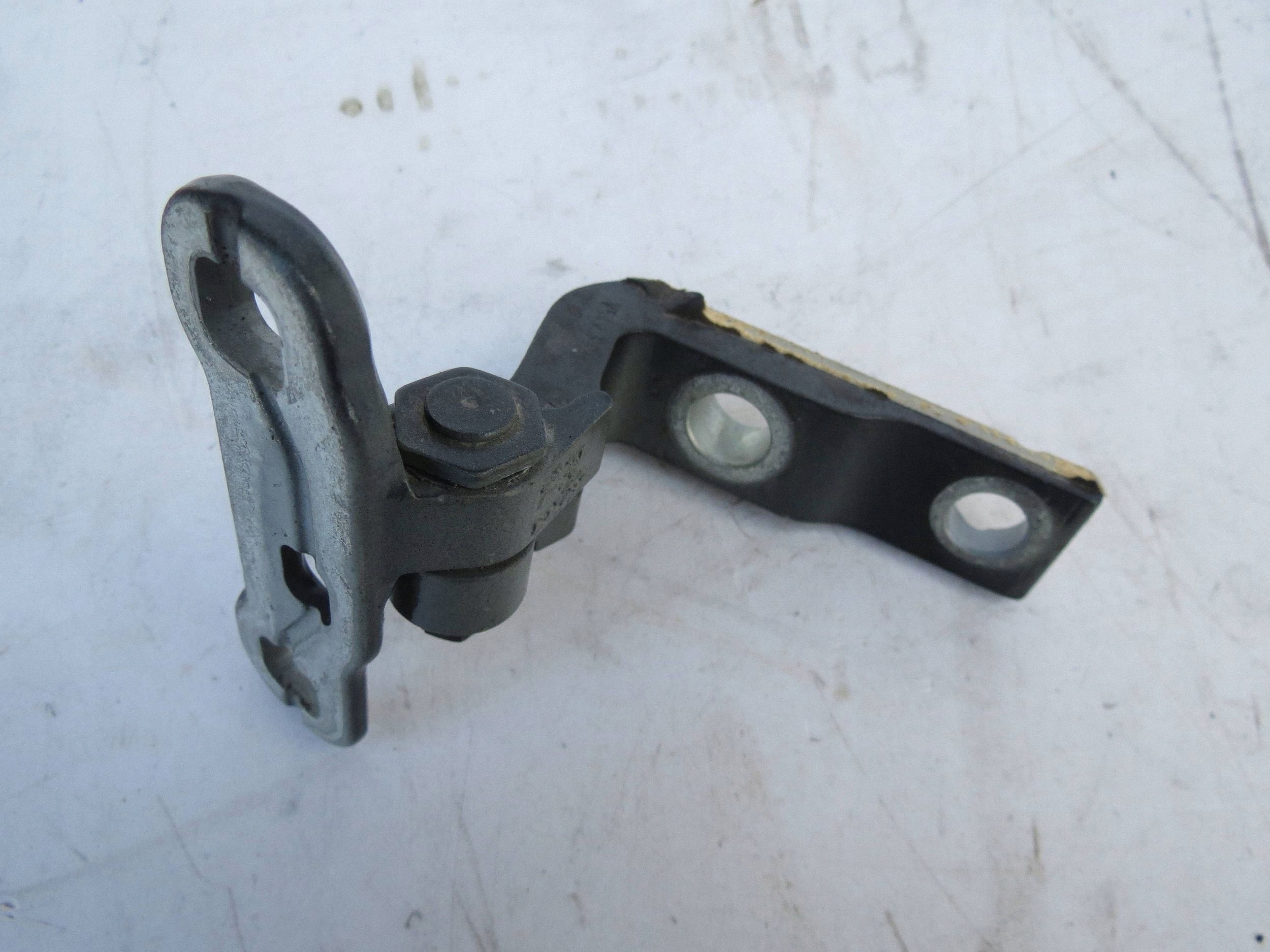 hinge door right front GORA/ DOL VOLVO V90 A045572 31371555