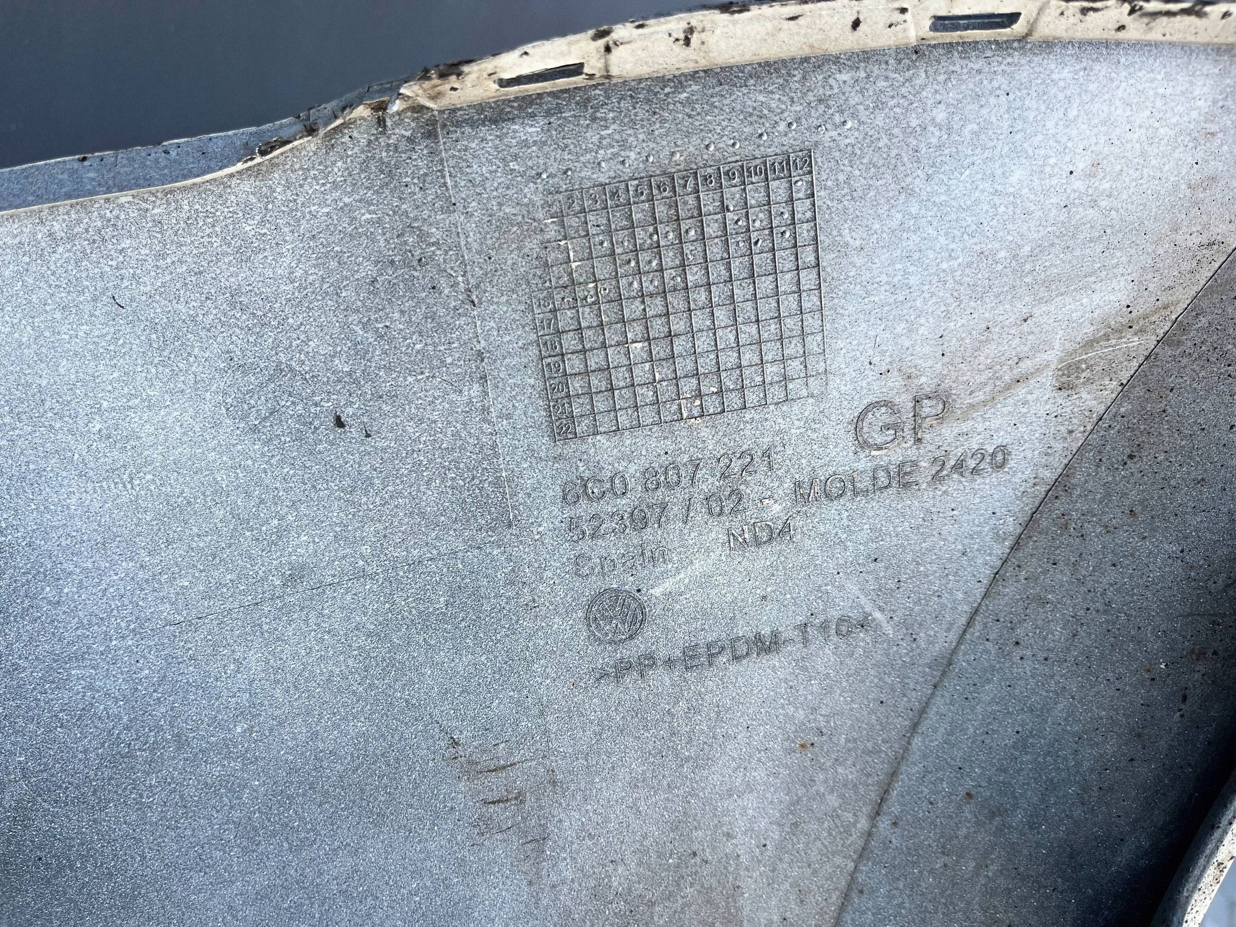 Frontstoßstange vorne VOLKSWAGEN POLO V 6R 6C0807221 @M