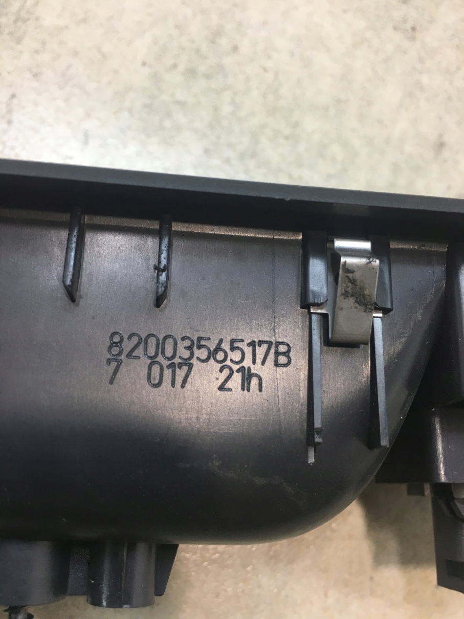 PANEL windows right front CLIO III 8200356517