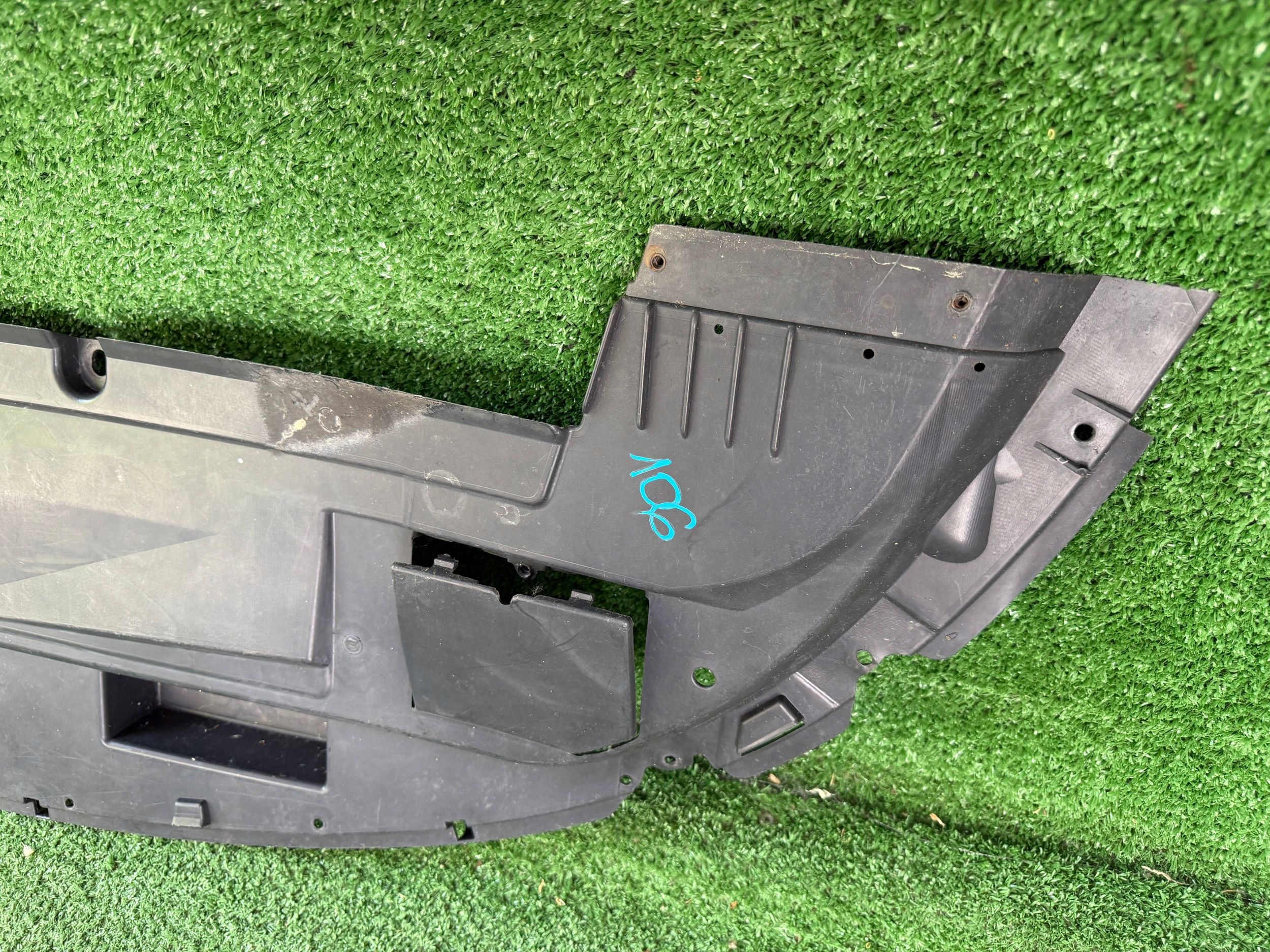 RENAULT CLIO III Blende Abdeckung der Stoßstange 8200682328