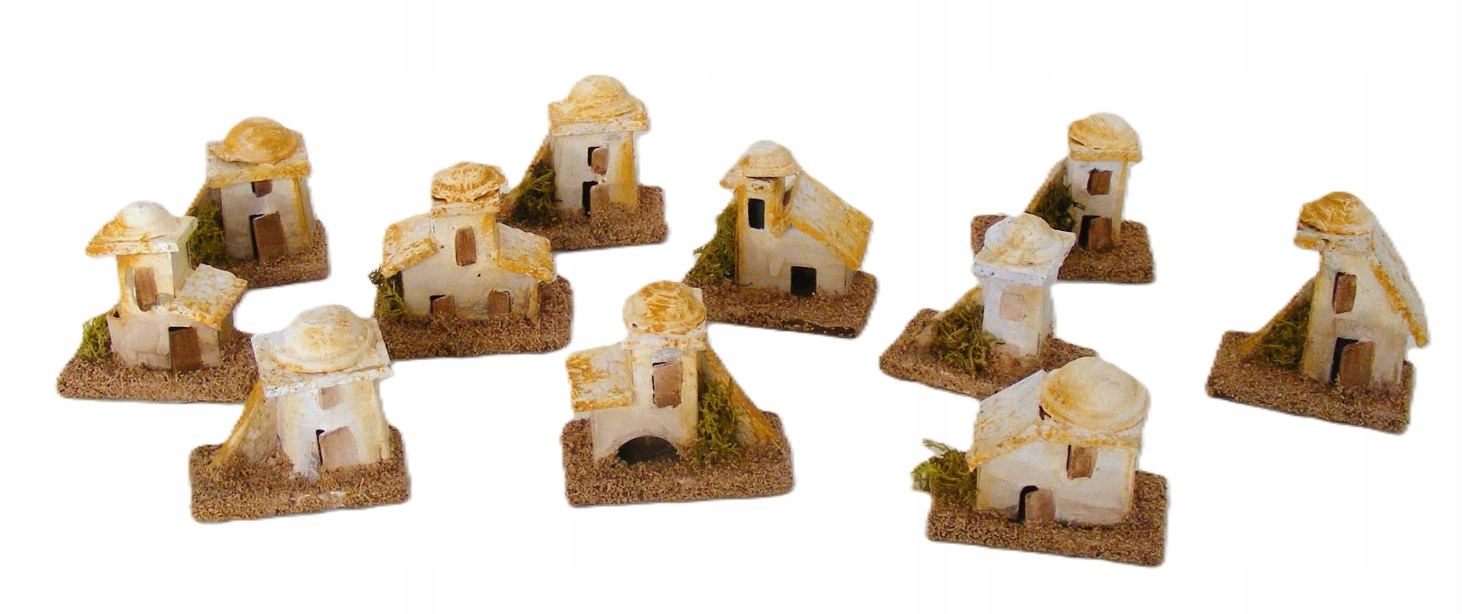 12 rôznych domčekov do betlehema, cca 4 cm vysoké