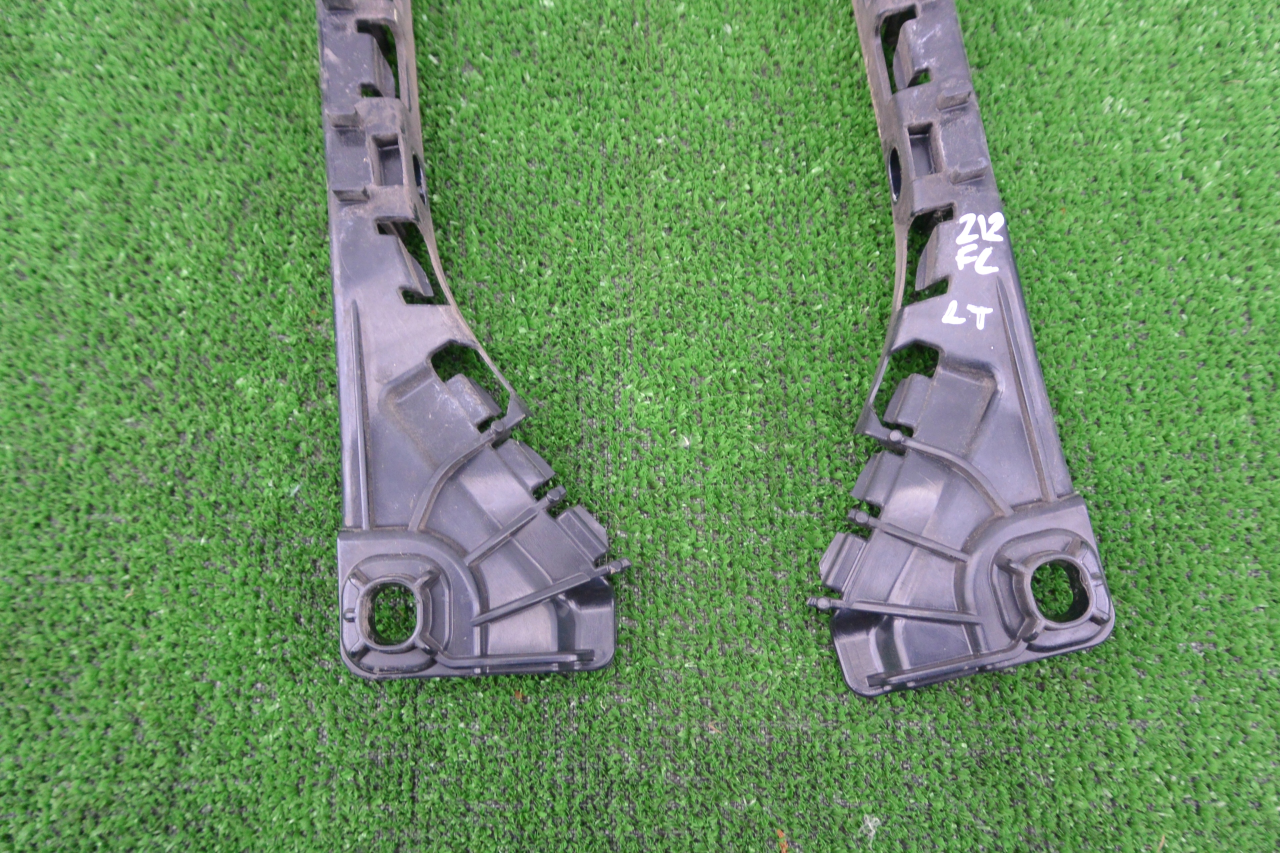 bumper bracket rear part right left sedan MERCEDES-BENZ E-KLASA W211