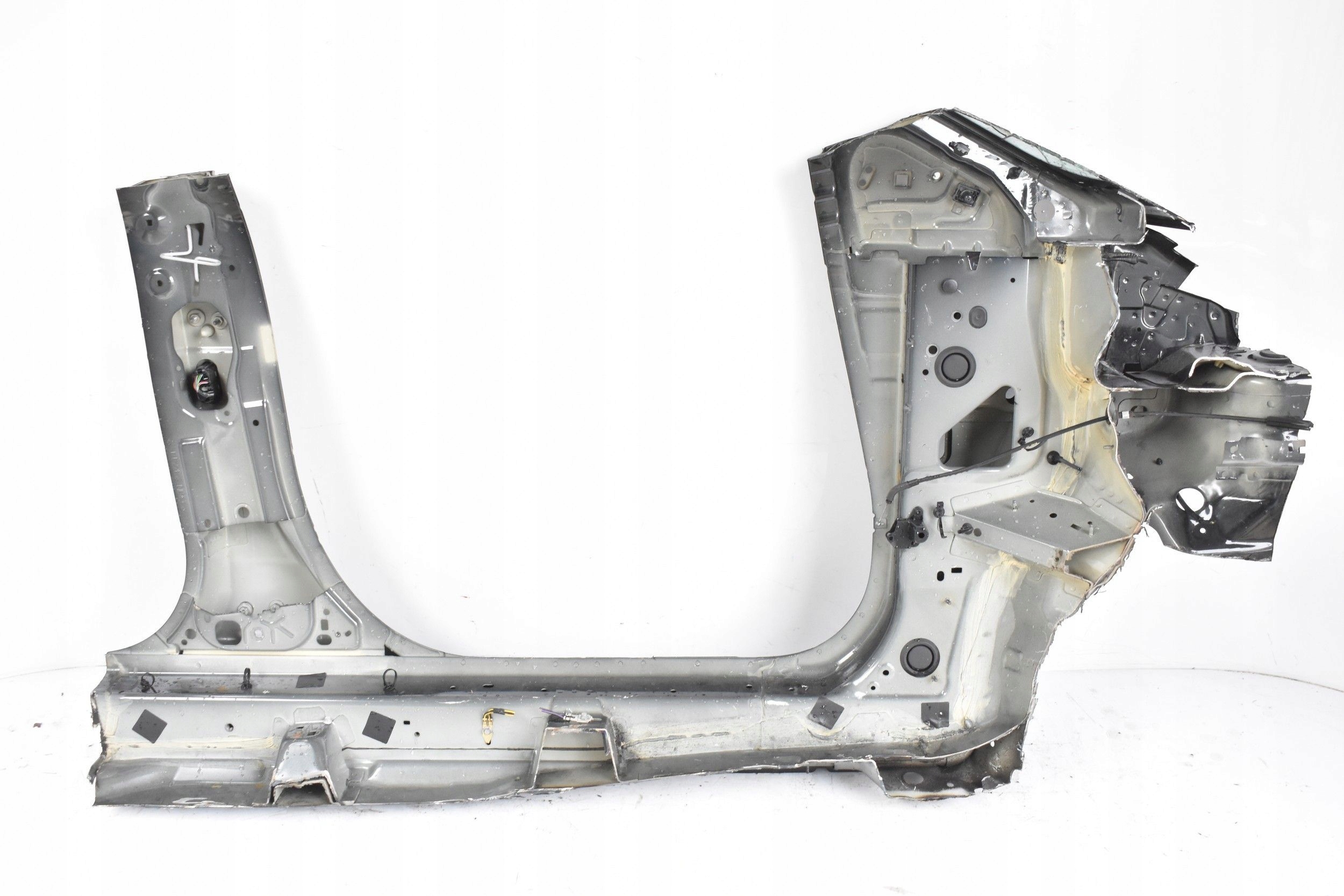 PRÓG SŁUPEK LEWY PRZÓD FORD PUMA II MK2 M7414 19- Typ samochodu Samochody osobowe