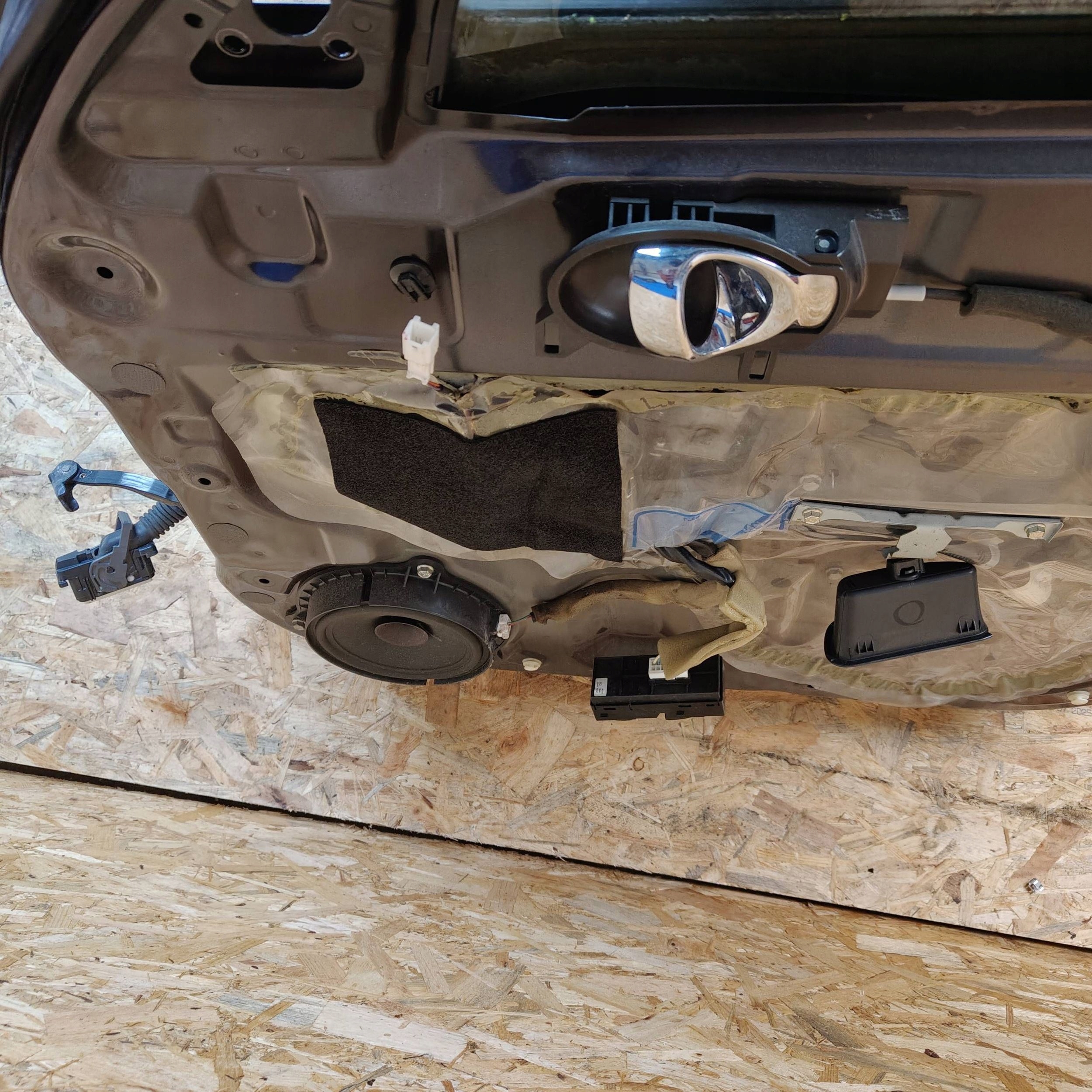 door front front side right Nissan Juke and F15