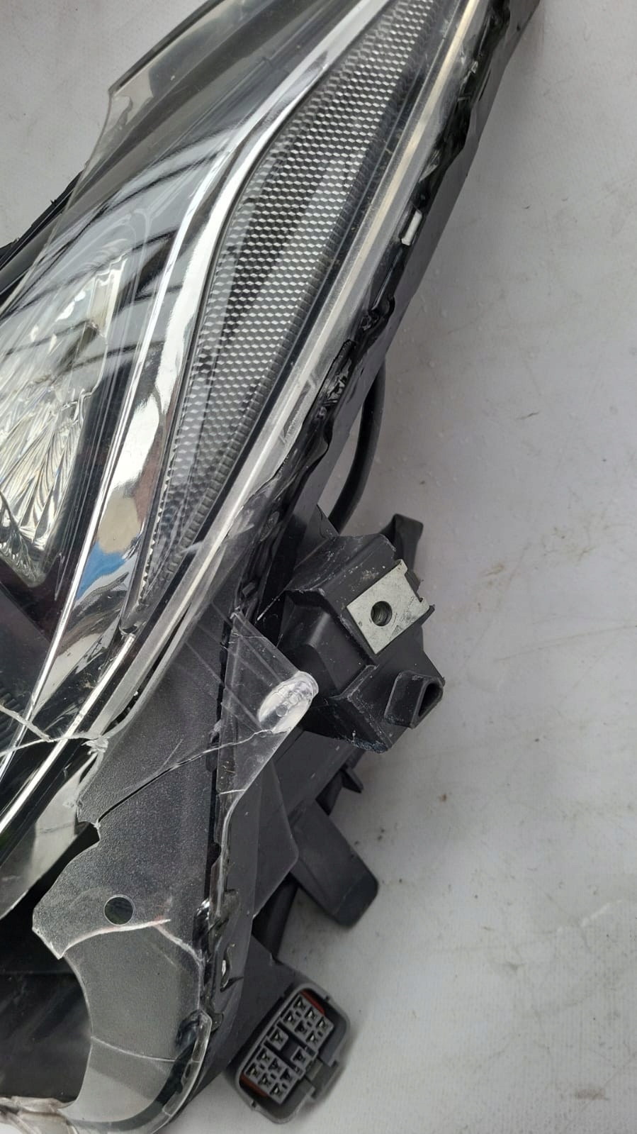 MAZDA 3 III BM 13- light front front left BHR1-51040