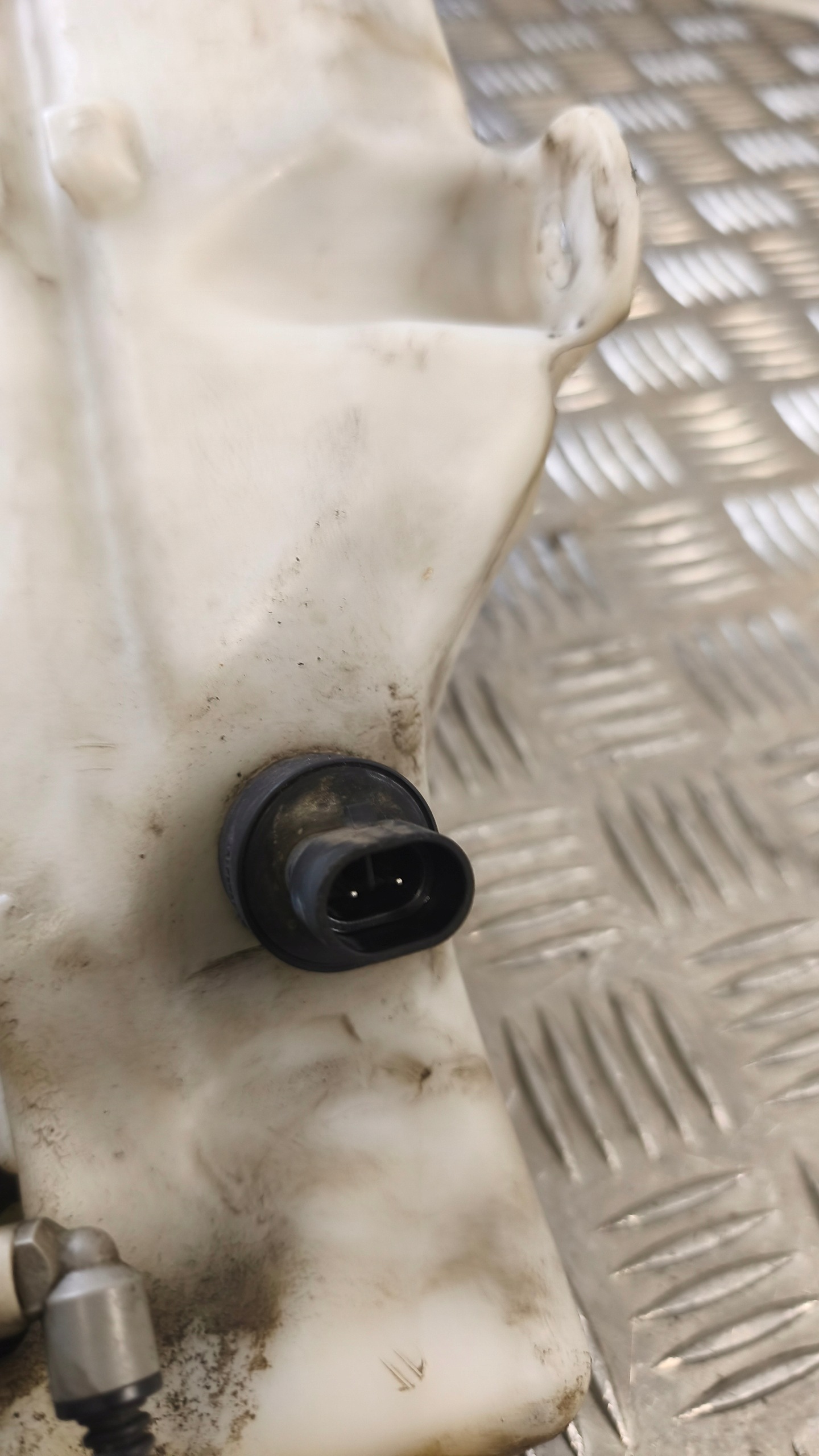 washer fluid tank OPEL INSIGNIA 2010 2.0CDTI 13227295