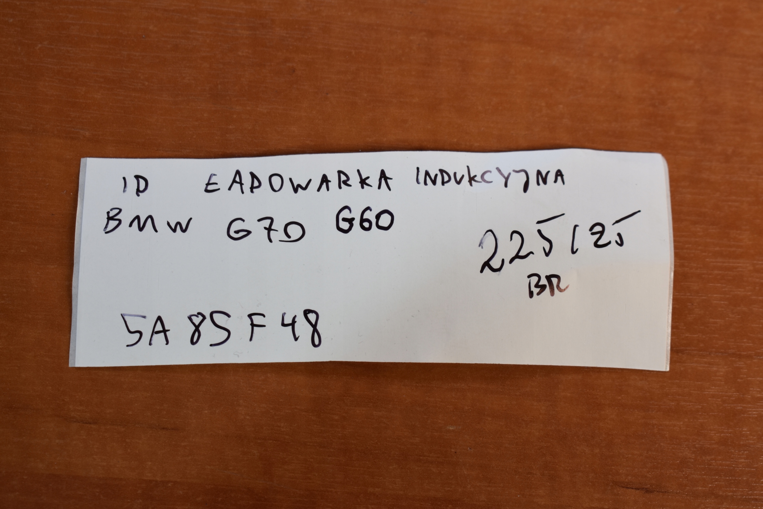 IDEALNA LADOWARKA INDUKCYJNA BMW G70 G60 1
