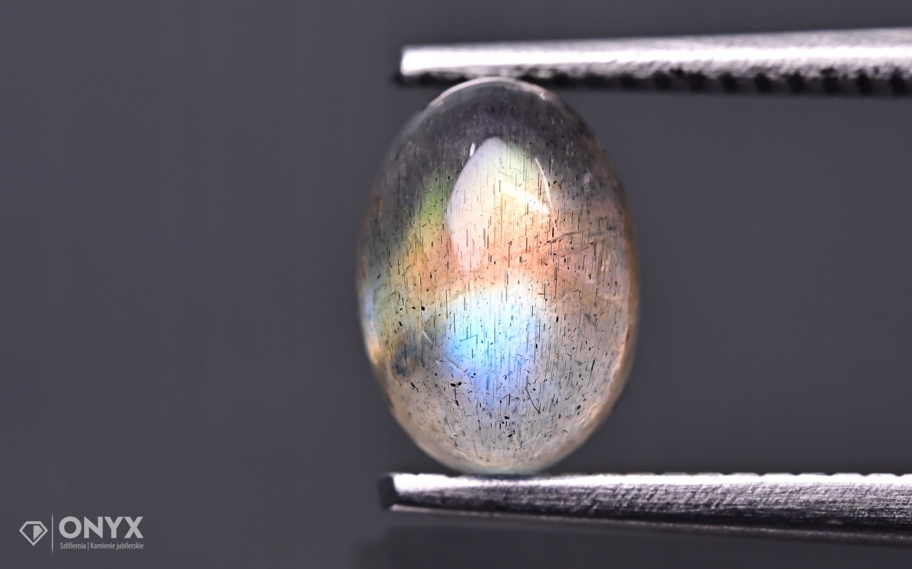 Labradorit kabošon A ovál 7x5 mm
