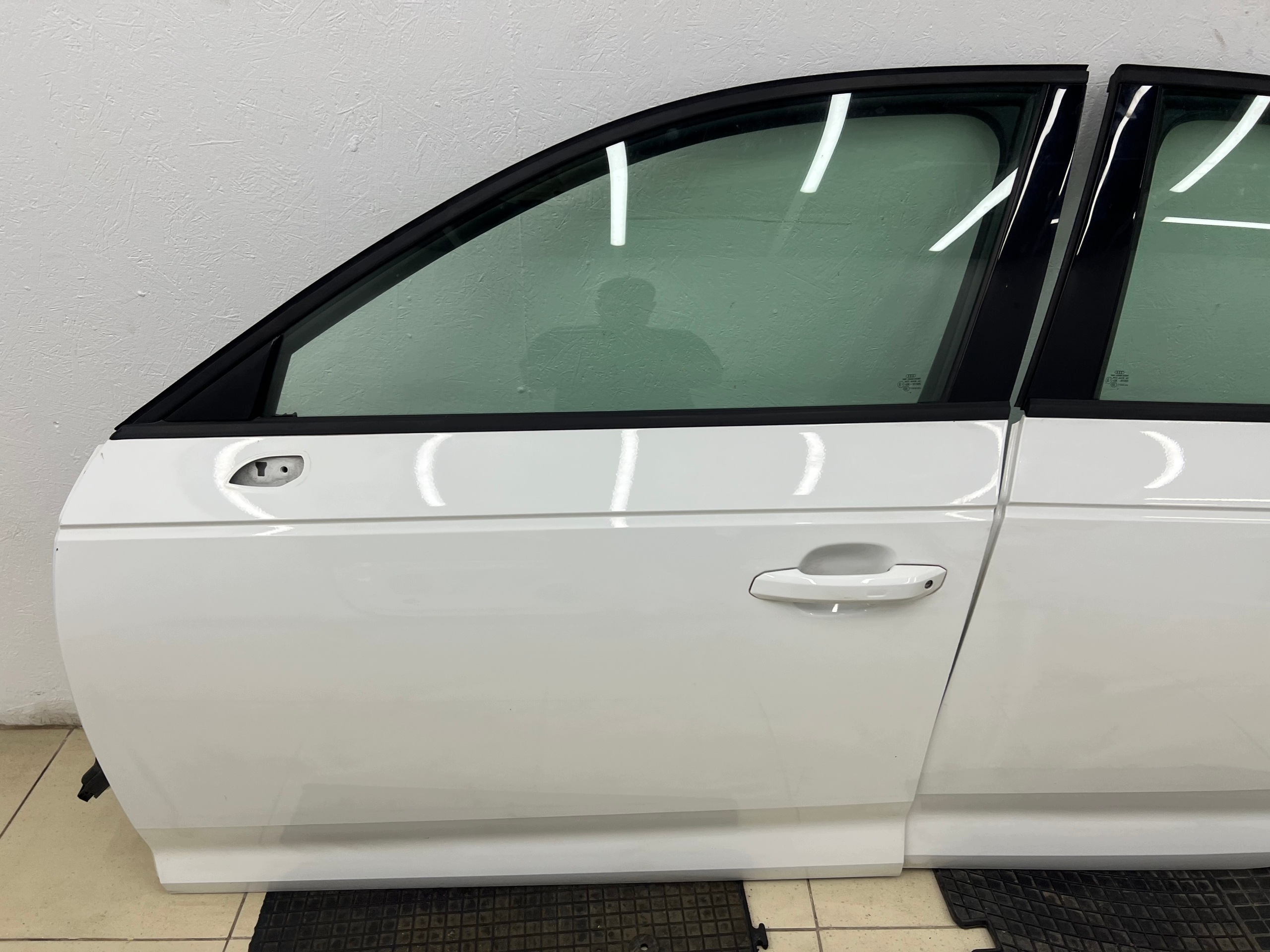 AUDI A4 B9 KOMBI 8W0 door left front LY9C complete W colour ORYGIN LAKIER