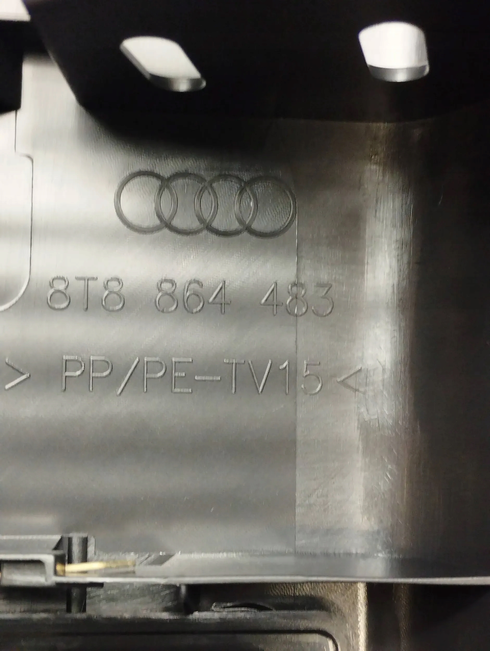 Audi A5 Sportback 8T OSŁONA PASA TYŁ 8T8864483 Producent części Audi OE