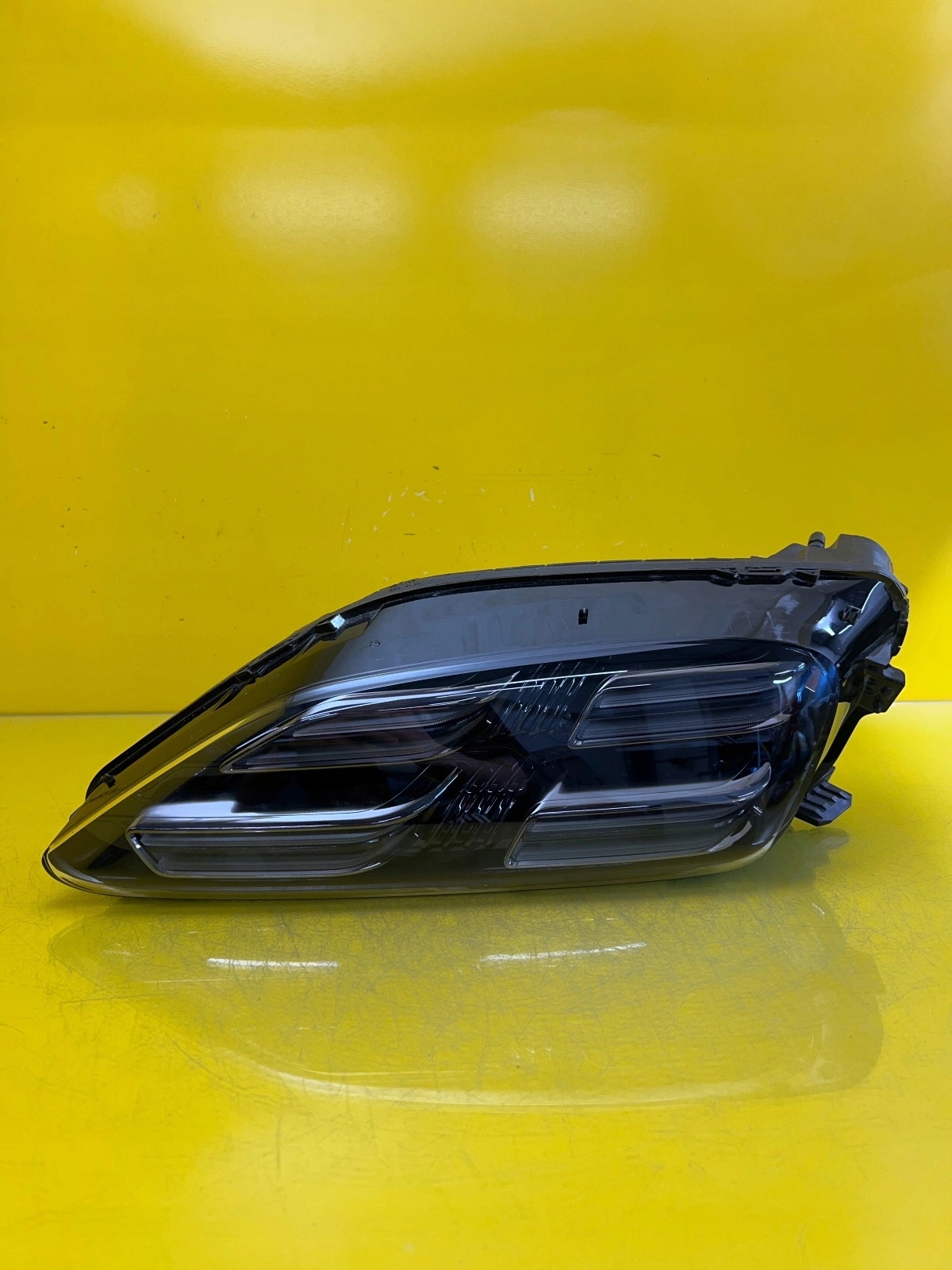 light left front Porsche Macan 95C 2024 95C941009 PDLS+ LED