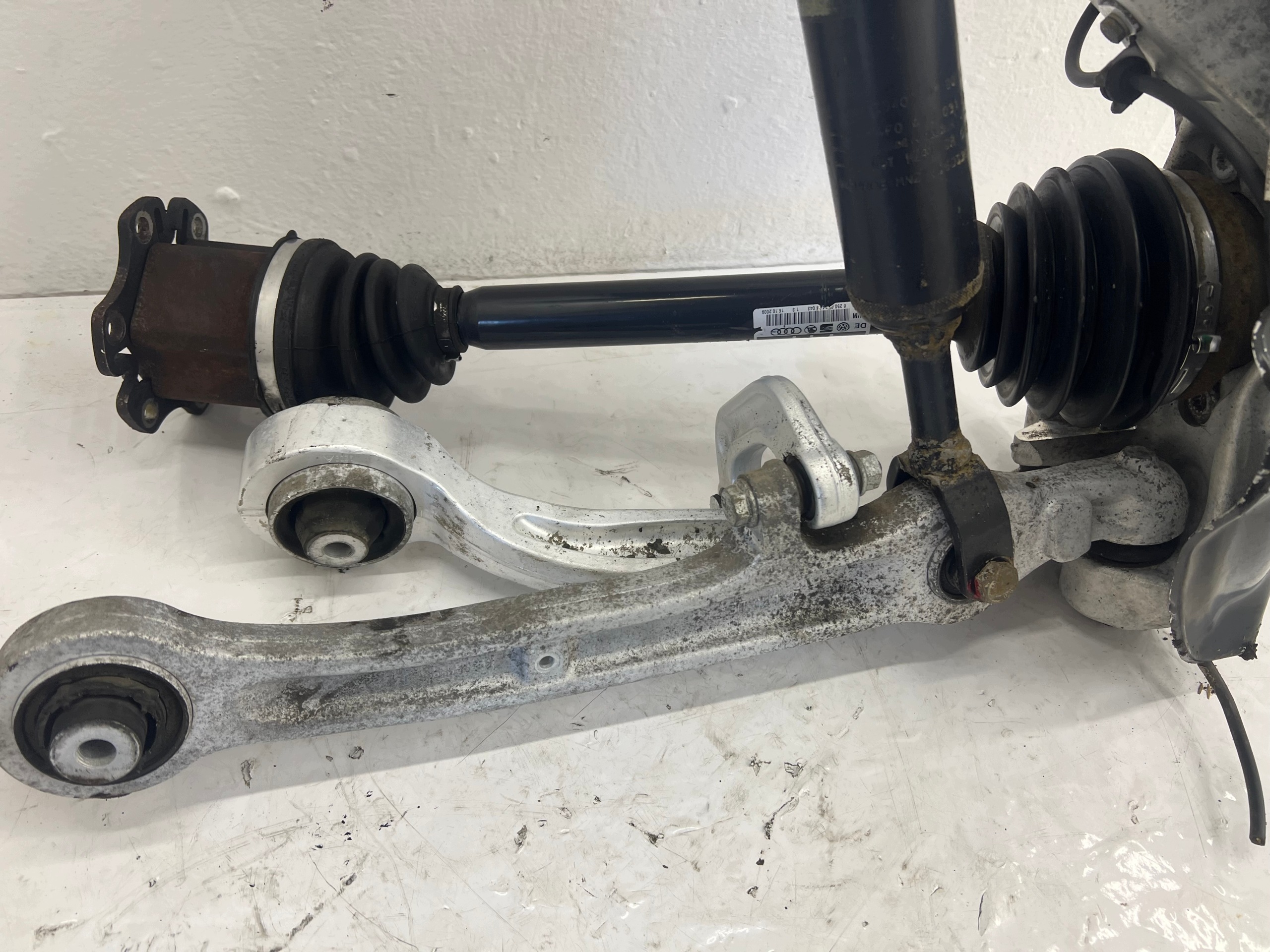 AUDI A6 C6 LIFT swing front front left MCPERSON semi-axis 4F0257