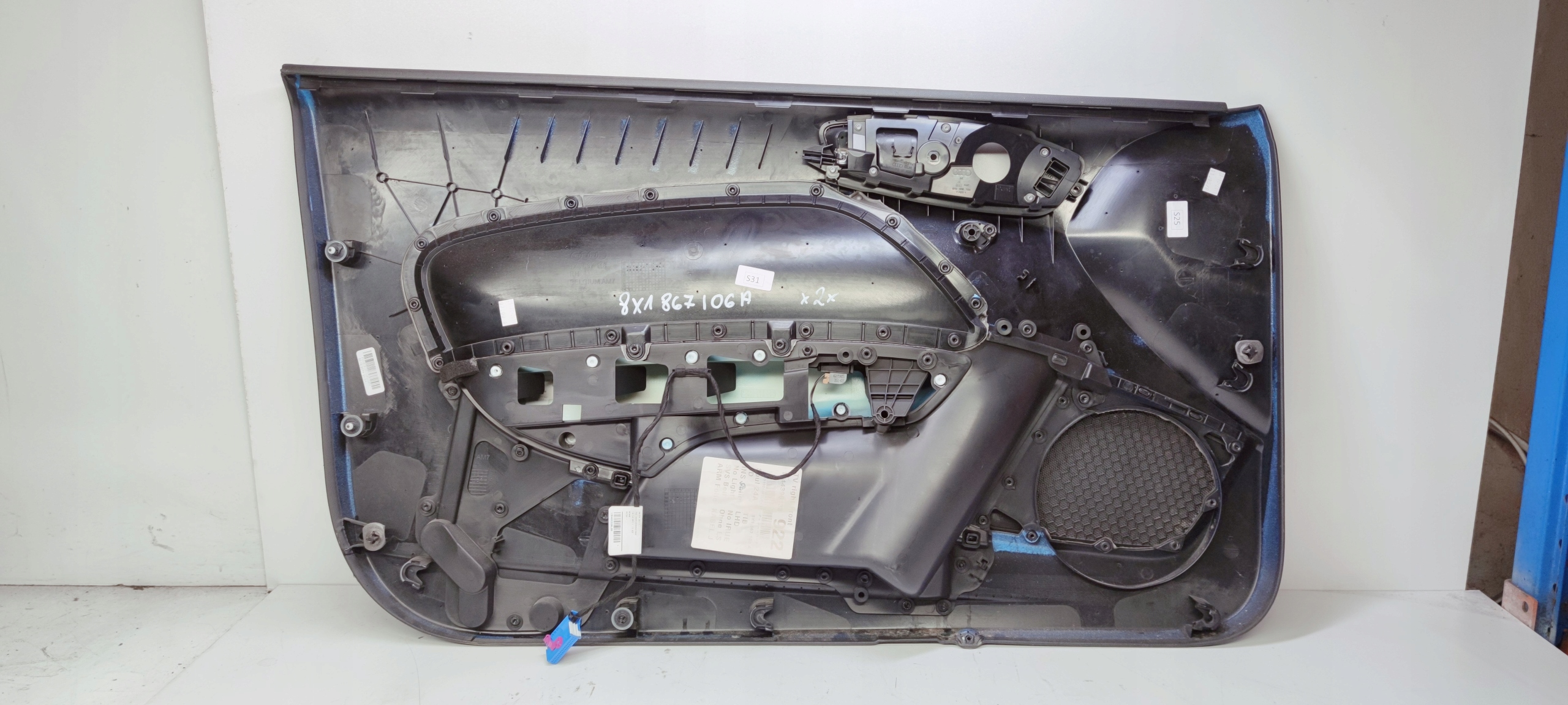 дверные карты правый передний Audi A1 8X1867106A *2