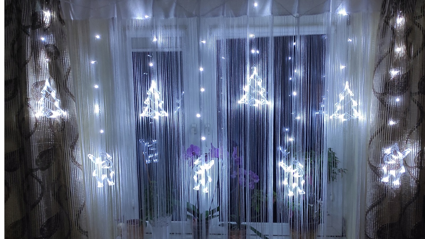 

Kurtyna Świetlna Led 2.5M Choinki Mikołaje