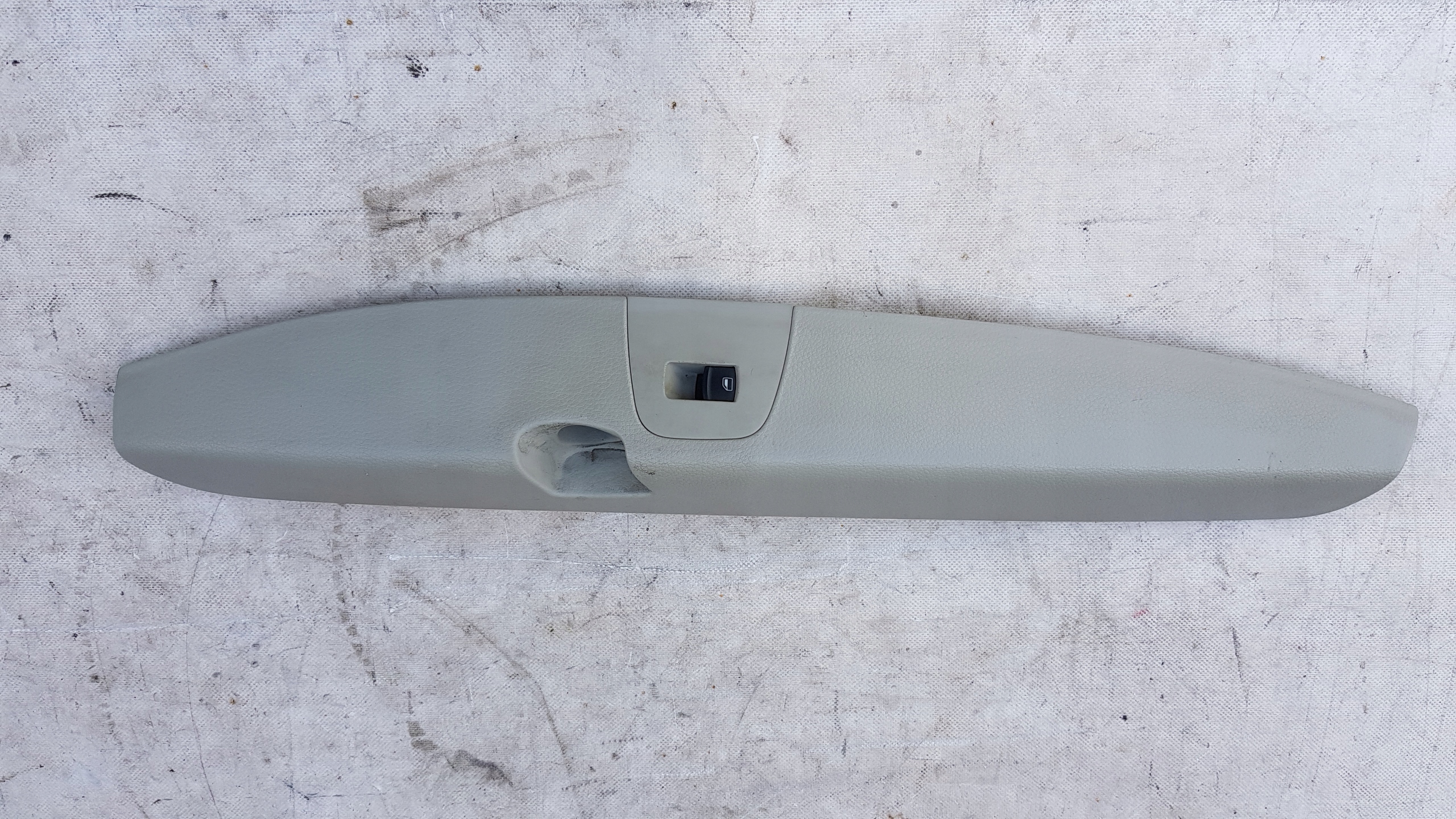 подлокотник Audi OE 4L1867174