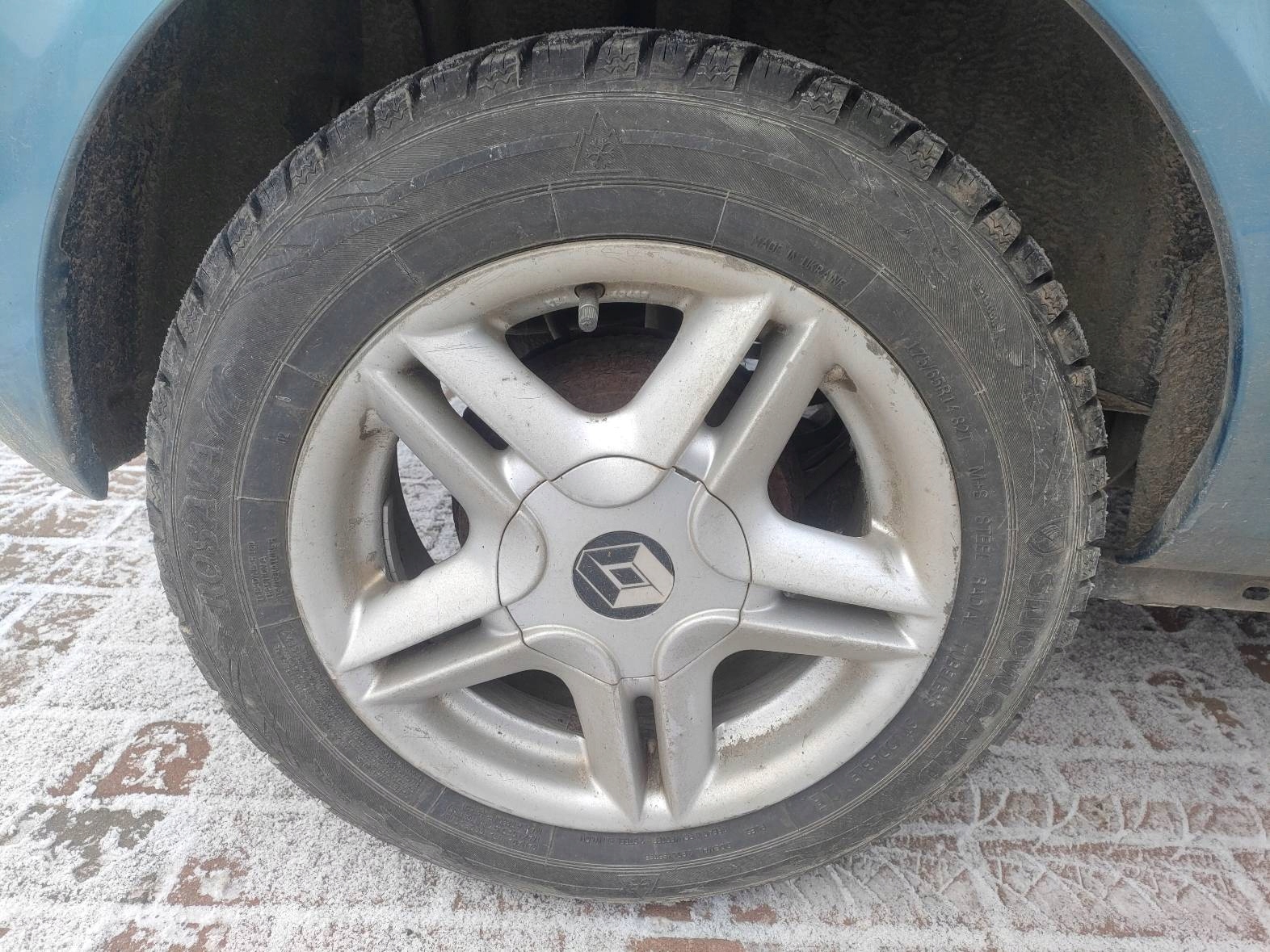 tyres + wheels 175/65 R14 2016r 4x100 60,1 RENAULT