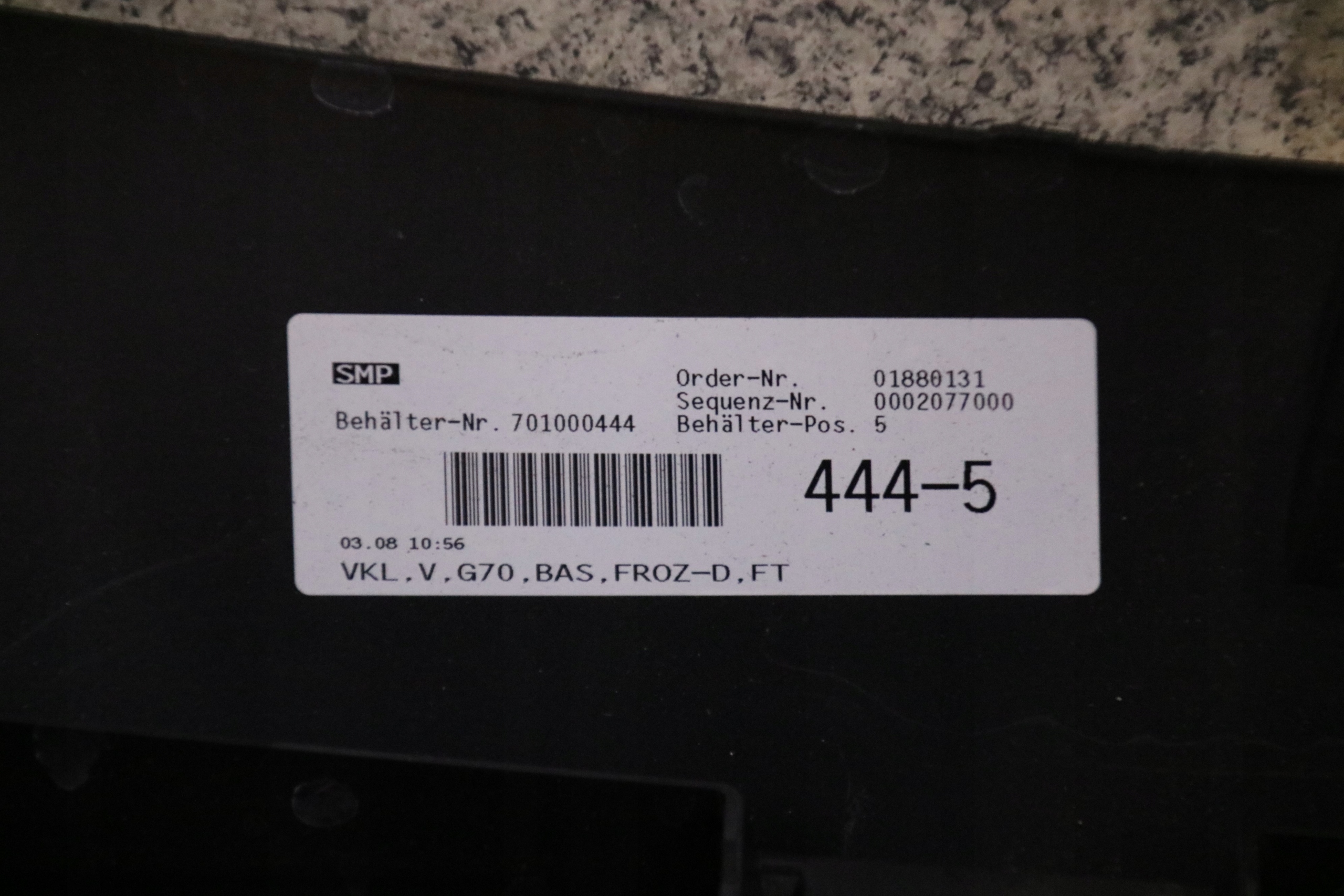 BMW 7 G70 i7 bumper front front colour C64