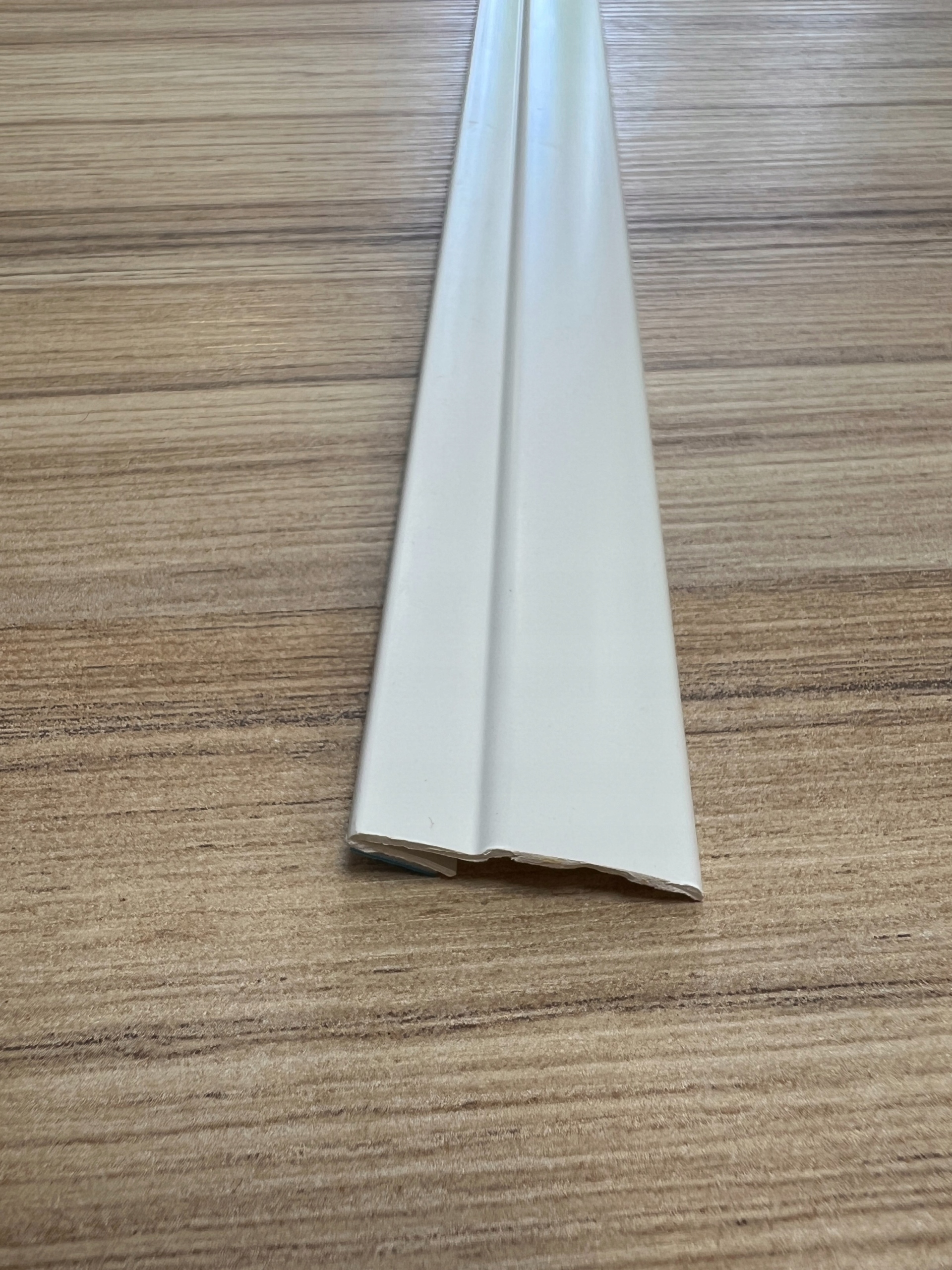 PROWADNICE DO ROLET ZAOKRĄGLONE PCV 34mm 2x140cm Kod producenta Voppi