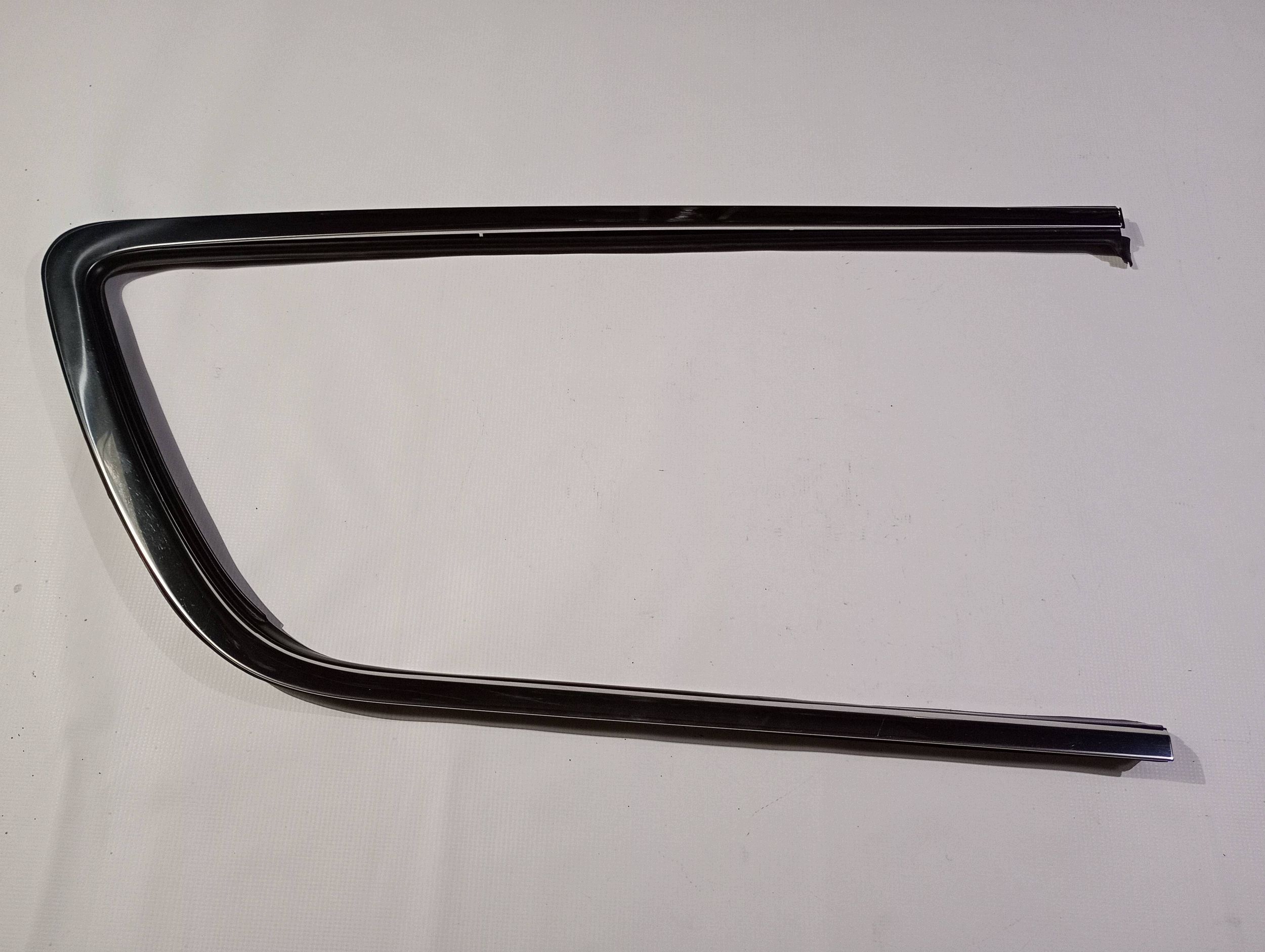 moulding frame Chrom windows right rear part Chrysler Pacifica 2021