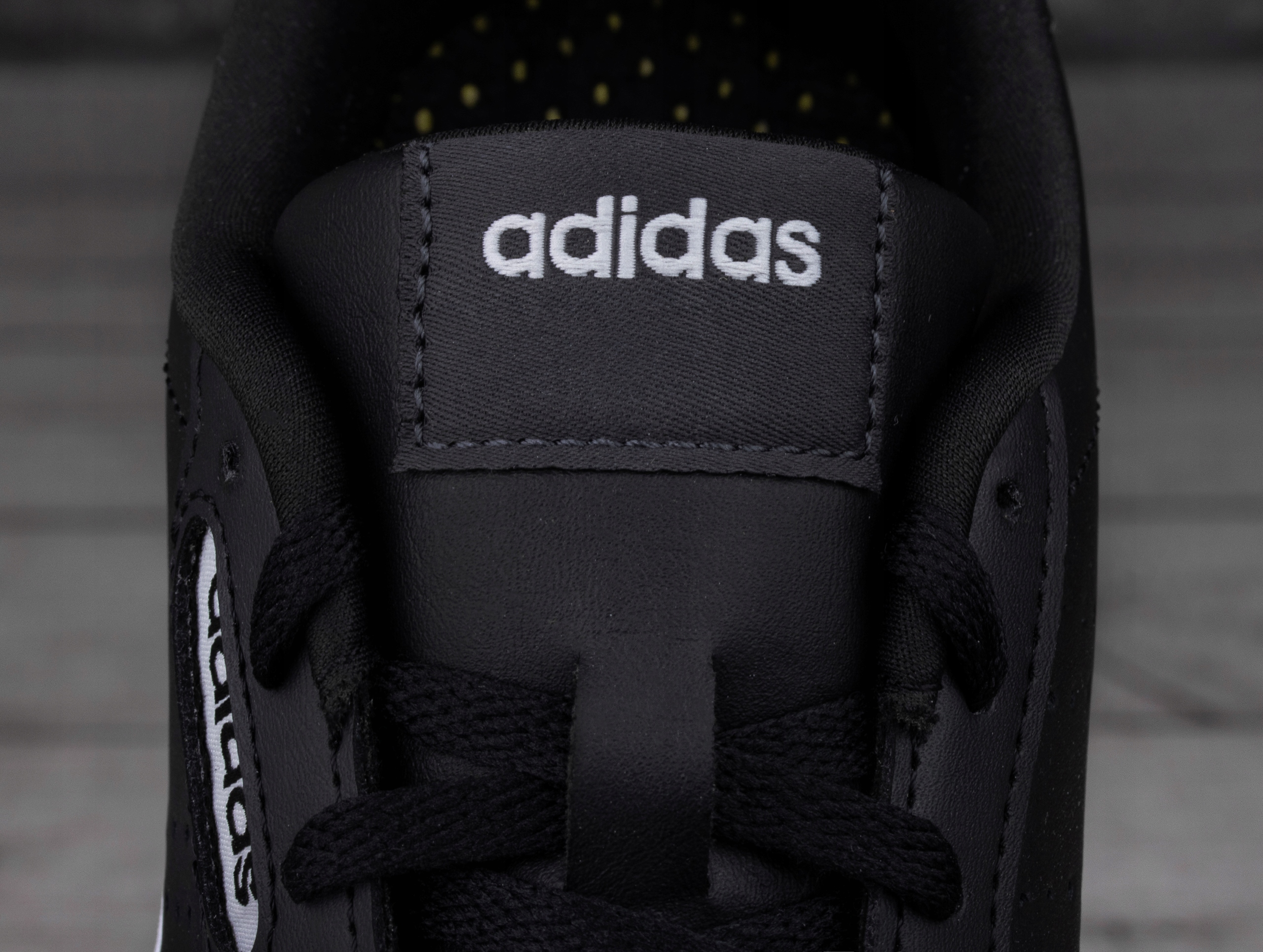 Buty damskie Adidas Courtpoint Base GZ5336 Model ADIDASY