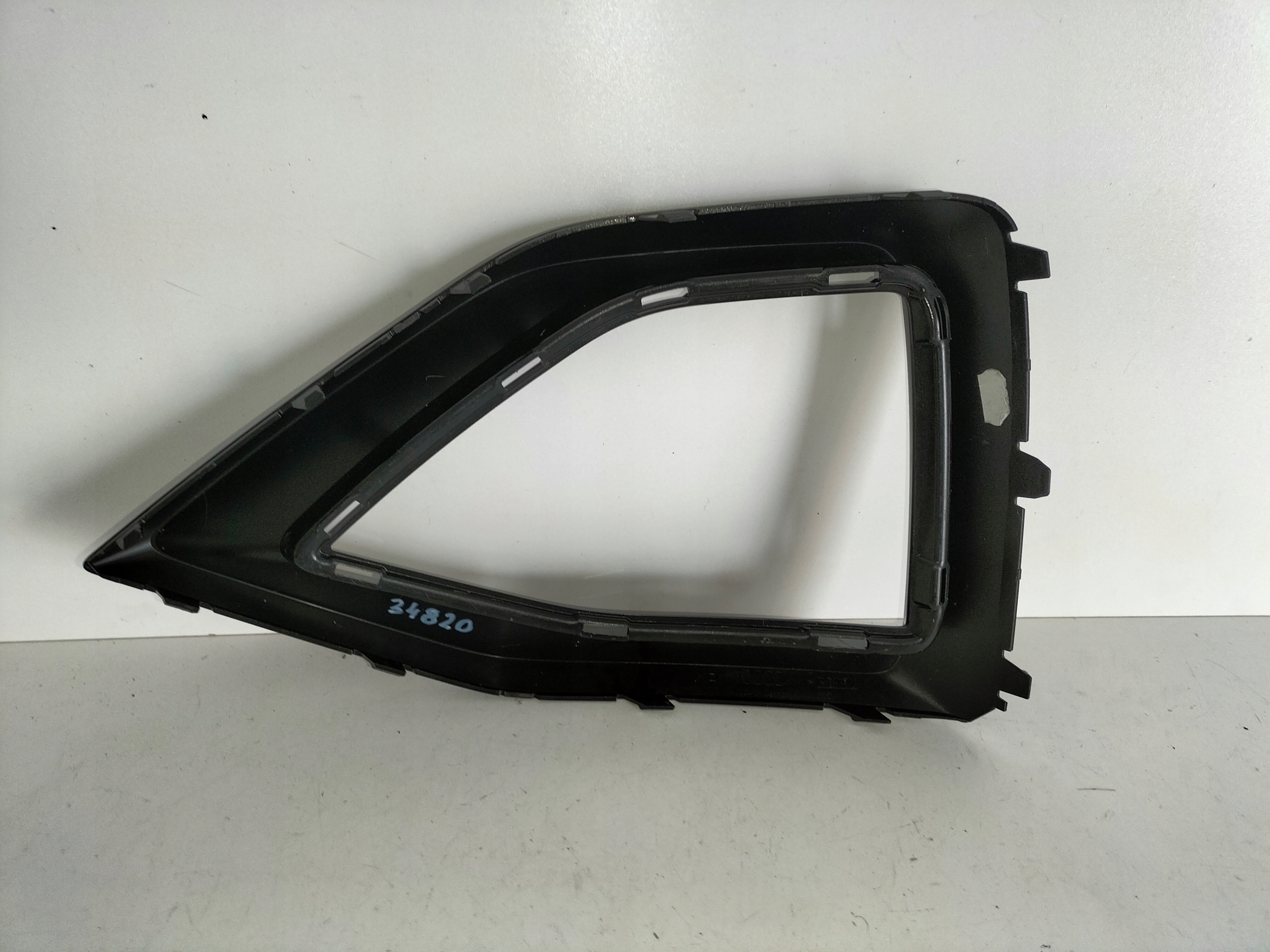 grille grid of a bumper front right AUDI Q2 LIFT 21