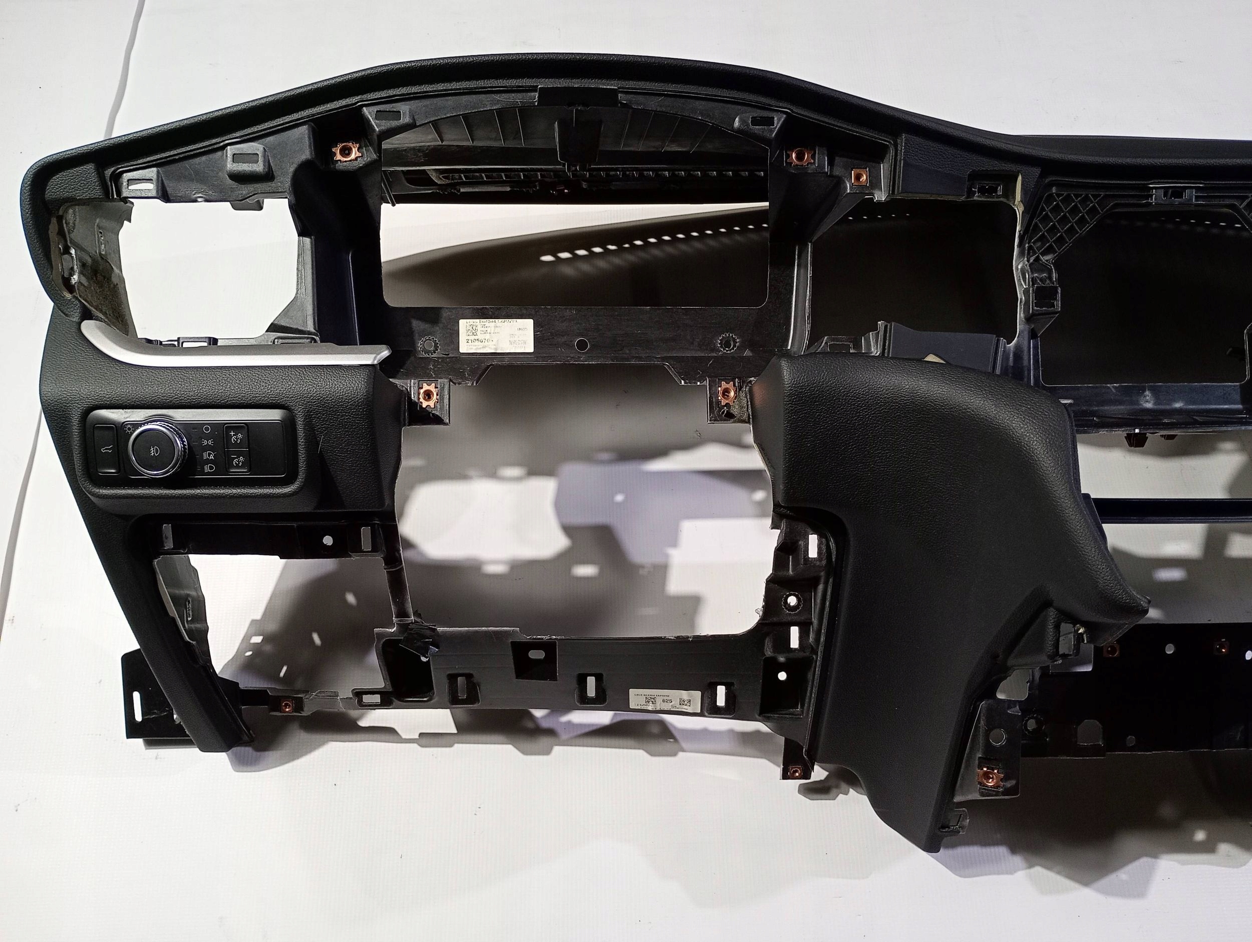 dashboard instrument panel console cockpit airbag Ford Explorer VI 3.0 ST 2020