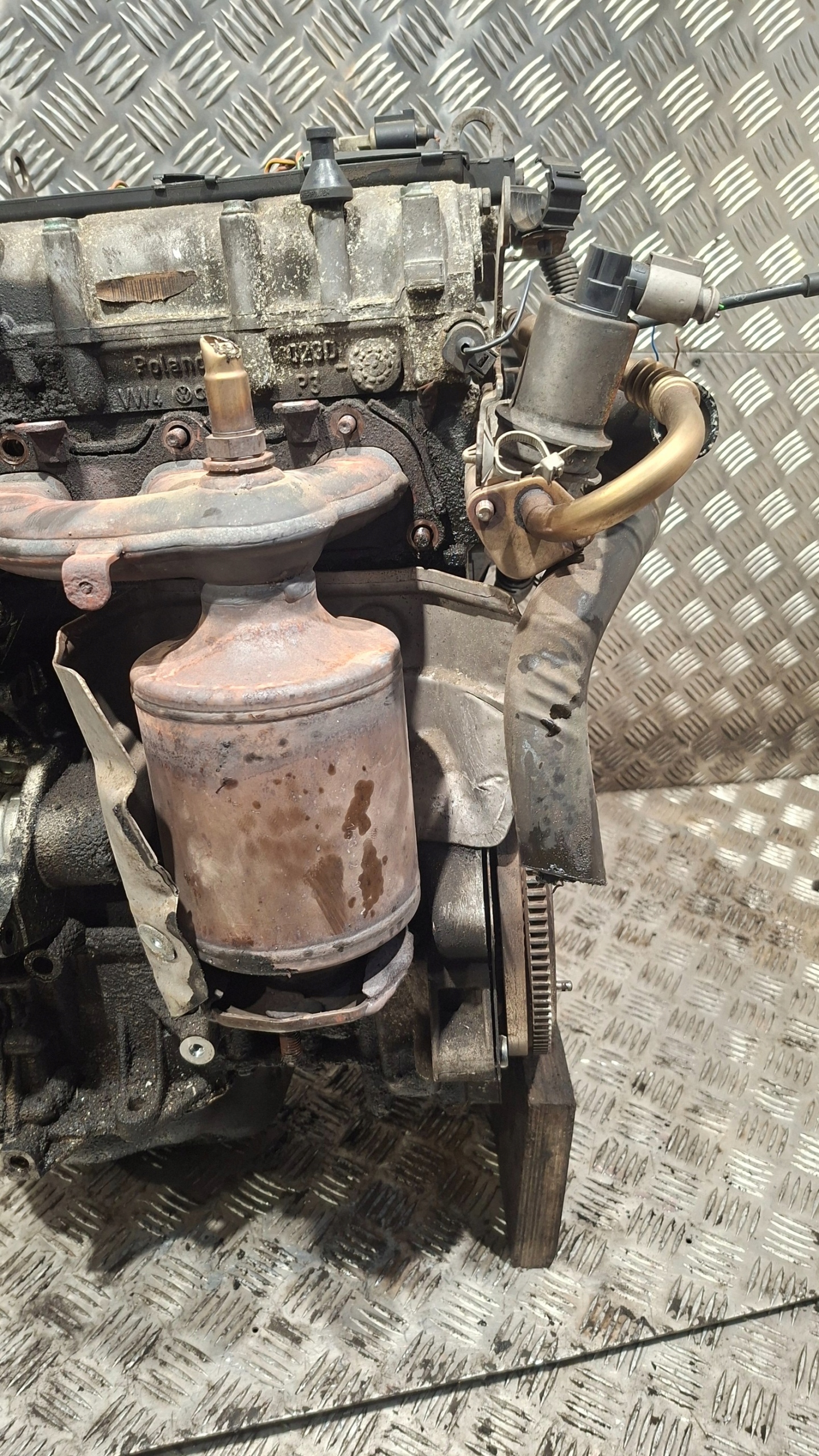 engine unprotected pillar VW POLO IV 1.2