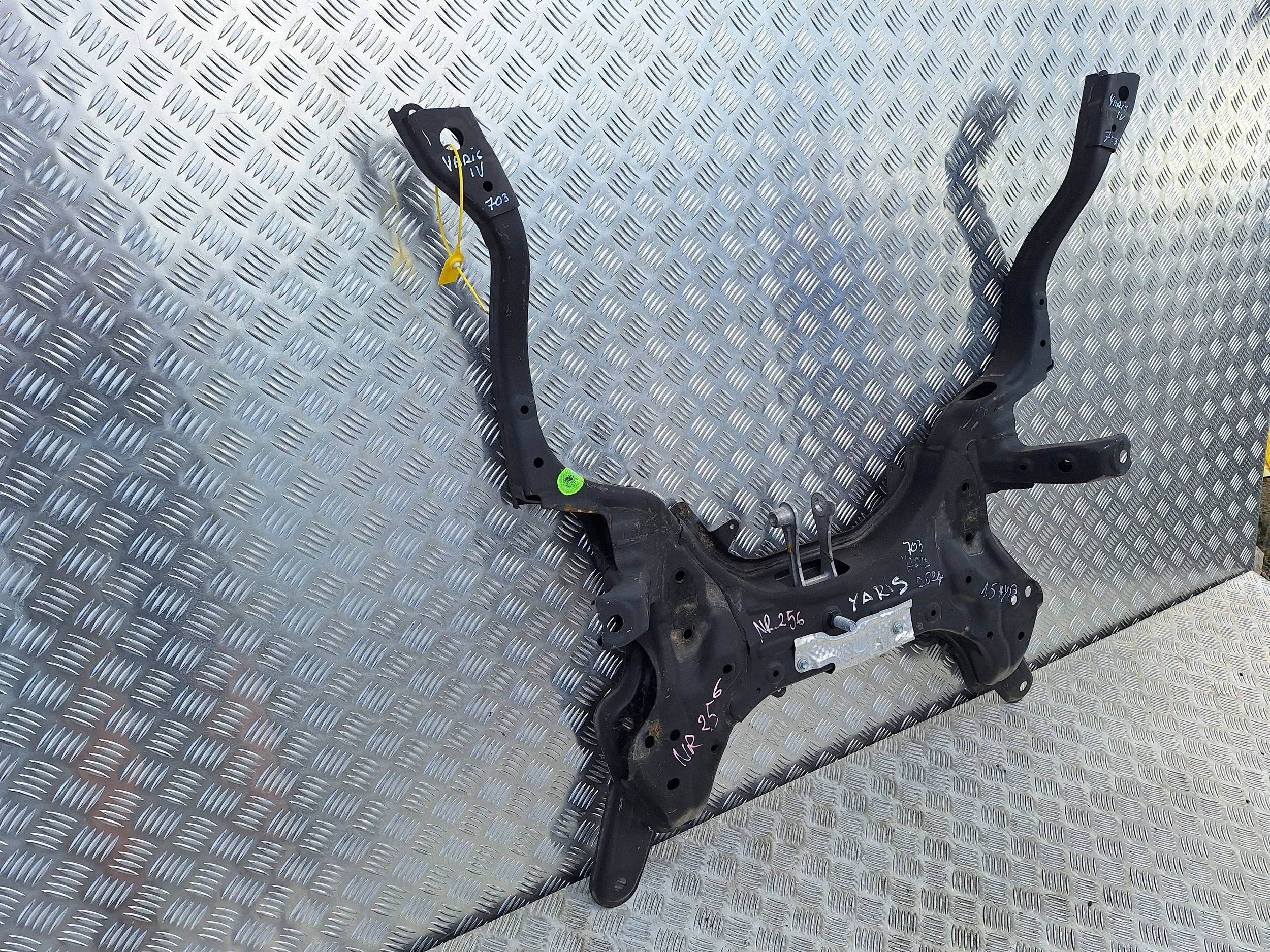 axle beam axle beam subframe TOYOTA YARIS IV 20-26