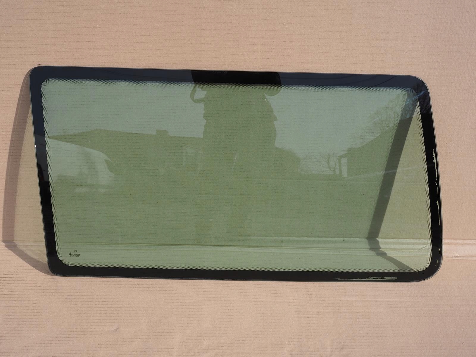 SZYBA BOCZNA LEWA TYLNA VW T4 MULTIVAN AS2