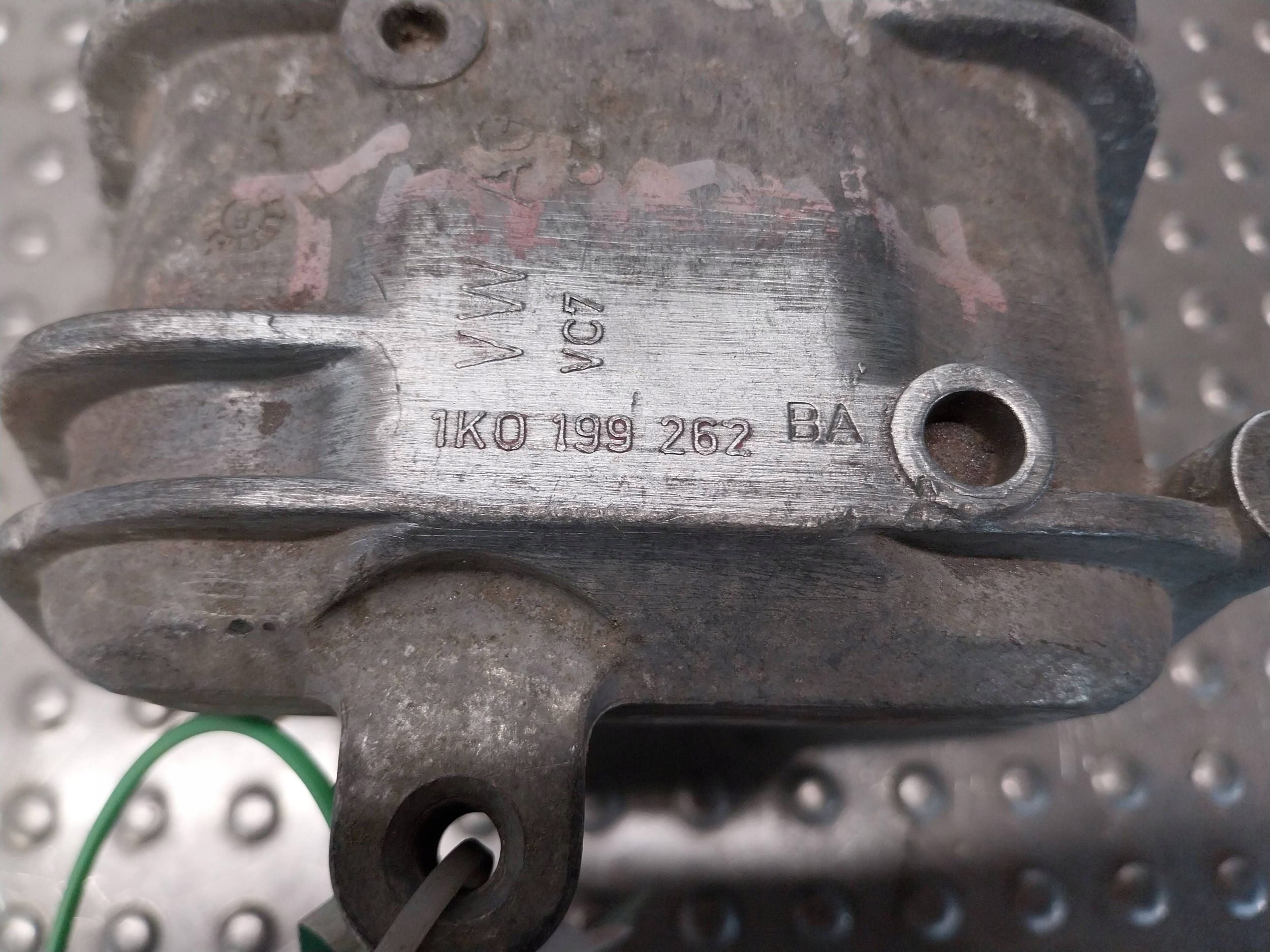 holder engine mount 1K0199262BA VW CADDY III YETI GOLF V A3 8P 2.0 TDI
