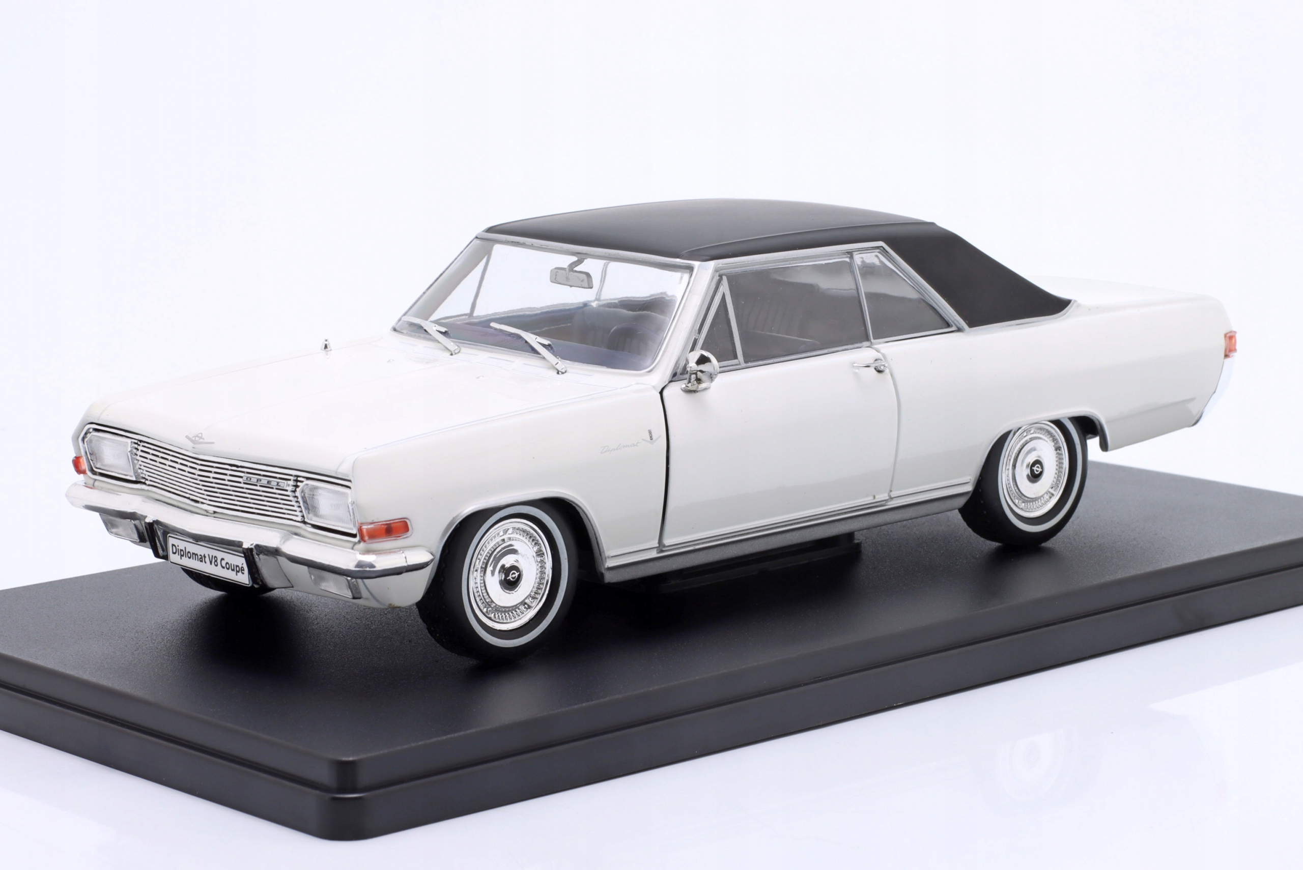 Opel Diplomat A V8 Coupe 1965 White Black Hachette 1:24 Model Auta