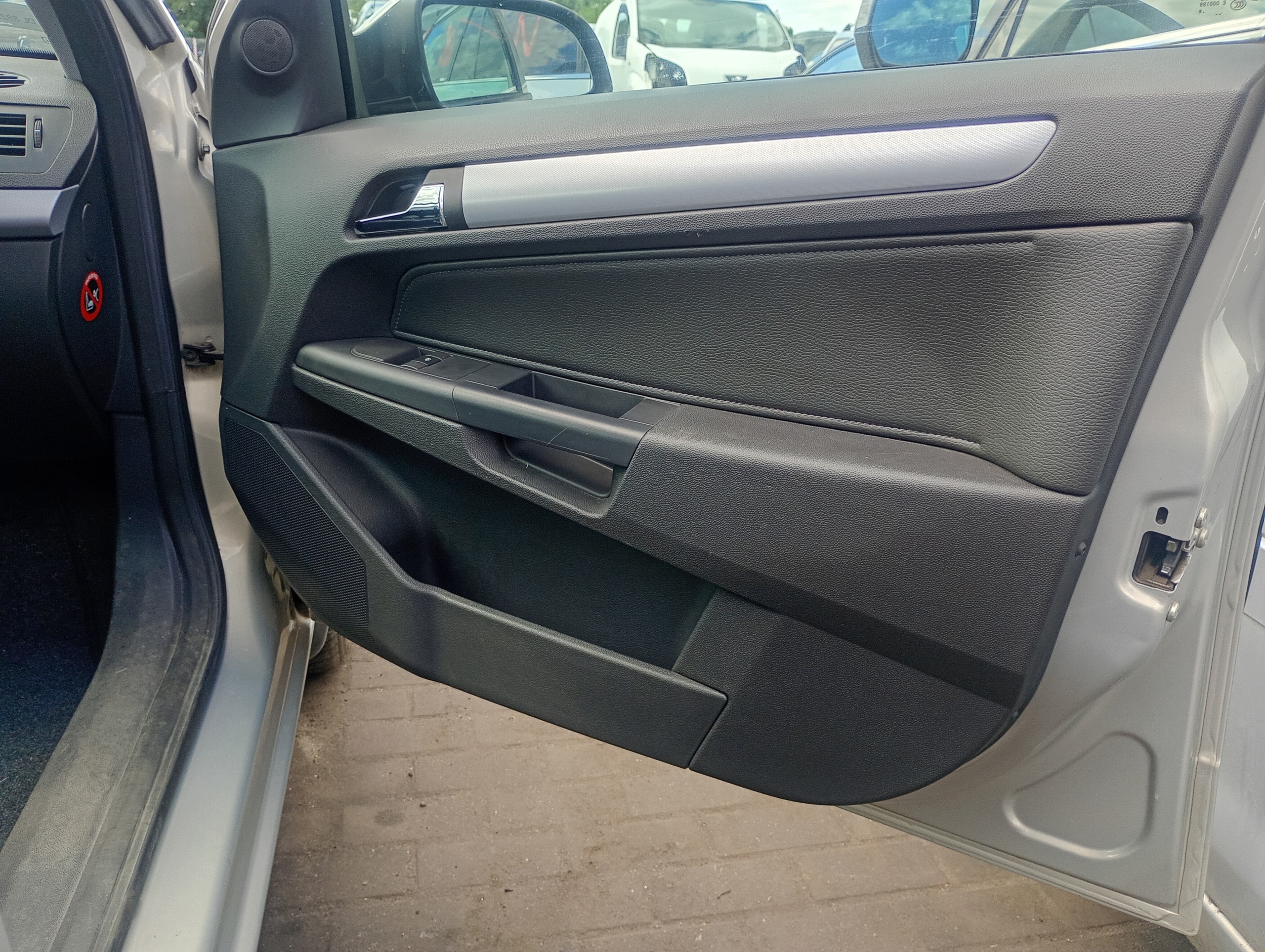 upholstery side right front OPEL ASTRA H 04-10