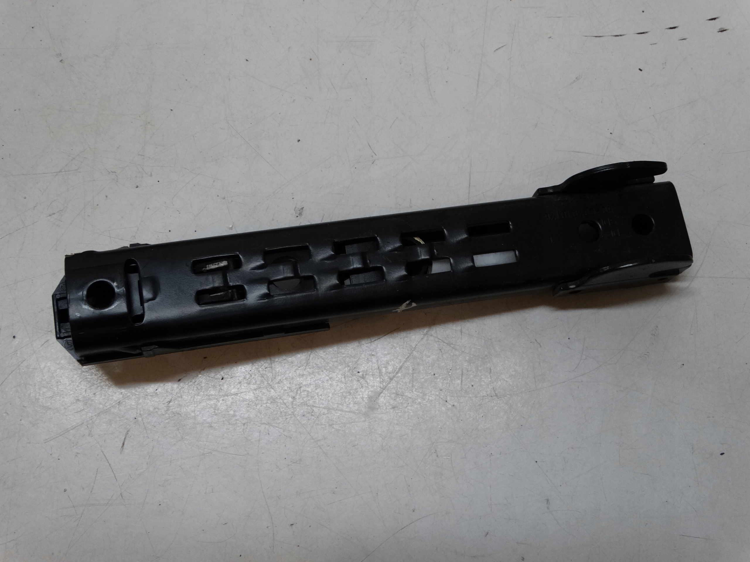 holder rail supports right OCTAVIA II 1T0857819