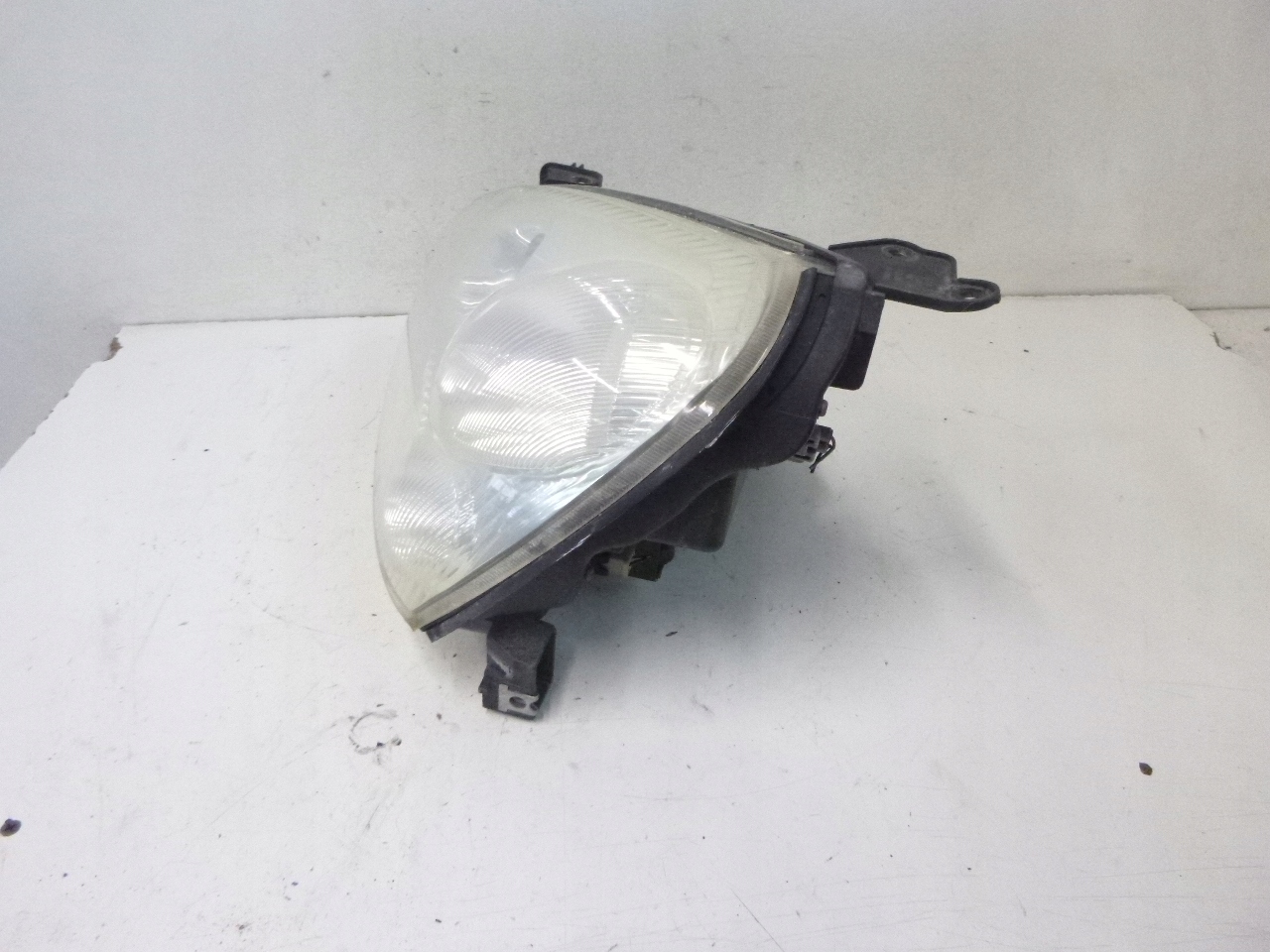 light front Suzuki Liana 2001r.