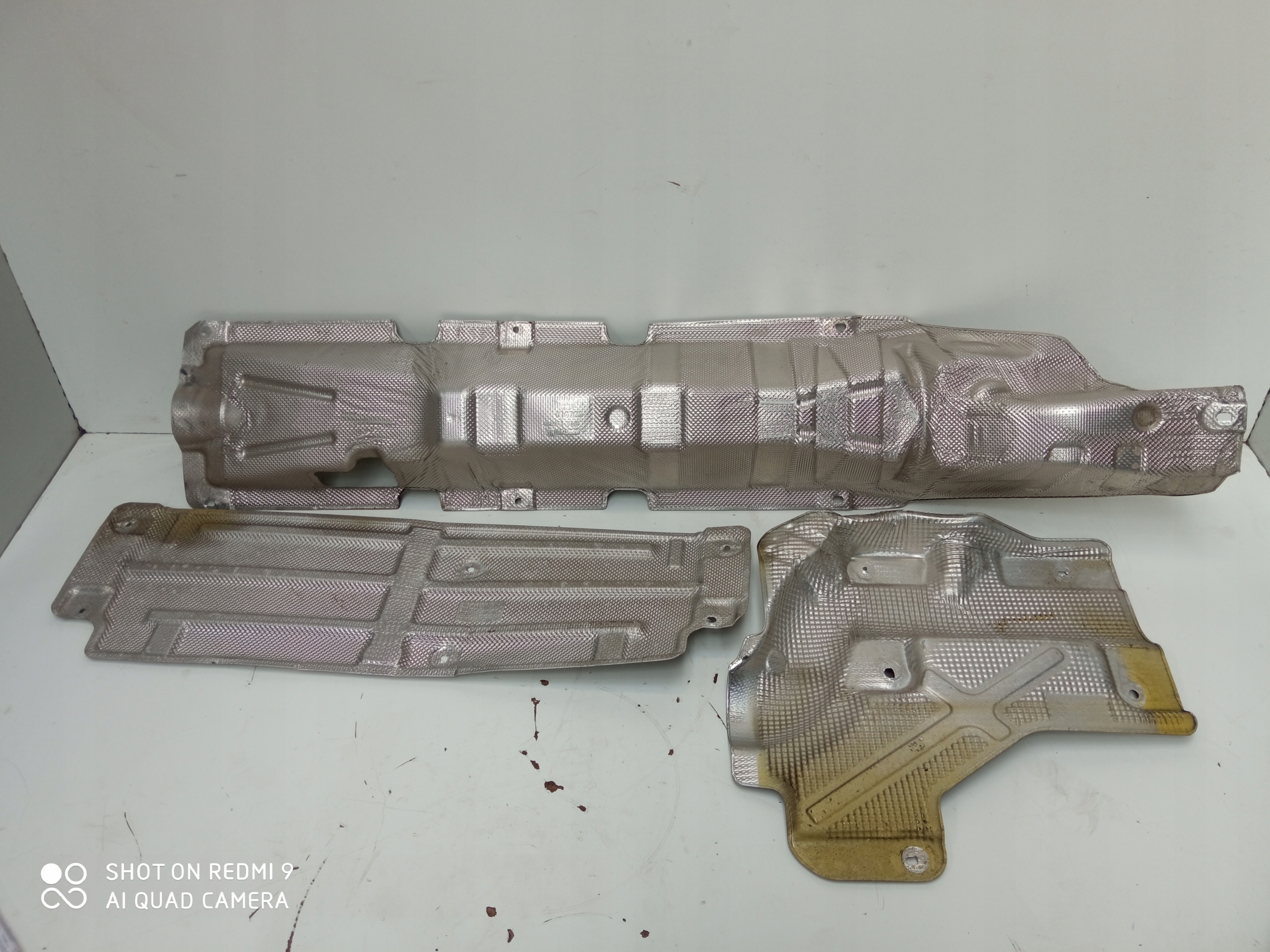 39007225 13385653 - OPEL ASTRA K СОЛЕНОЙ ТЕПЛОВОЙ ЩИТ КОМПЛЕКТ