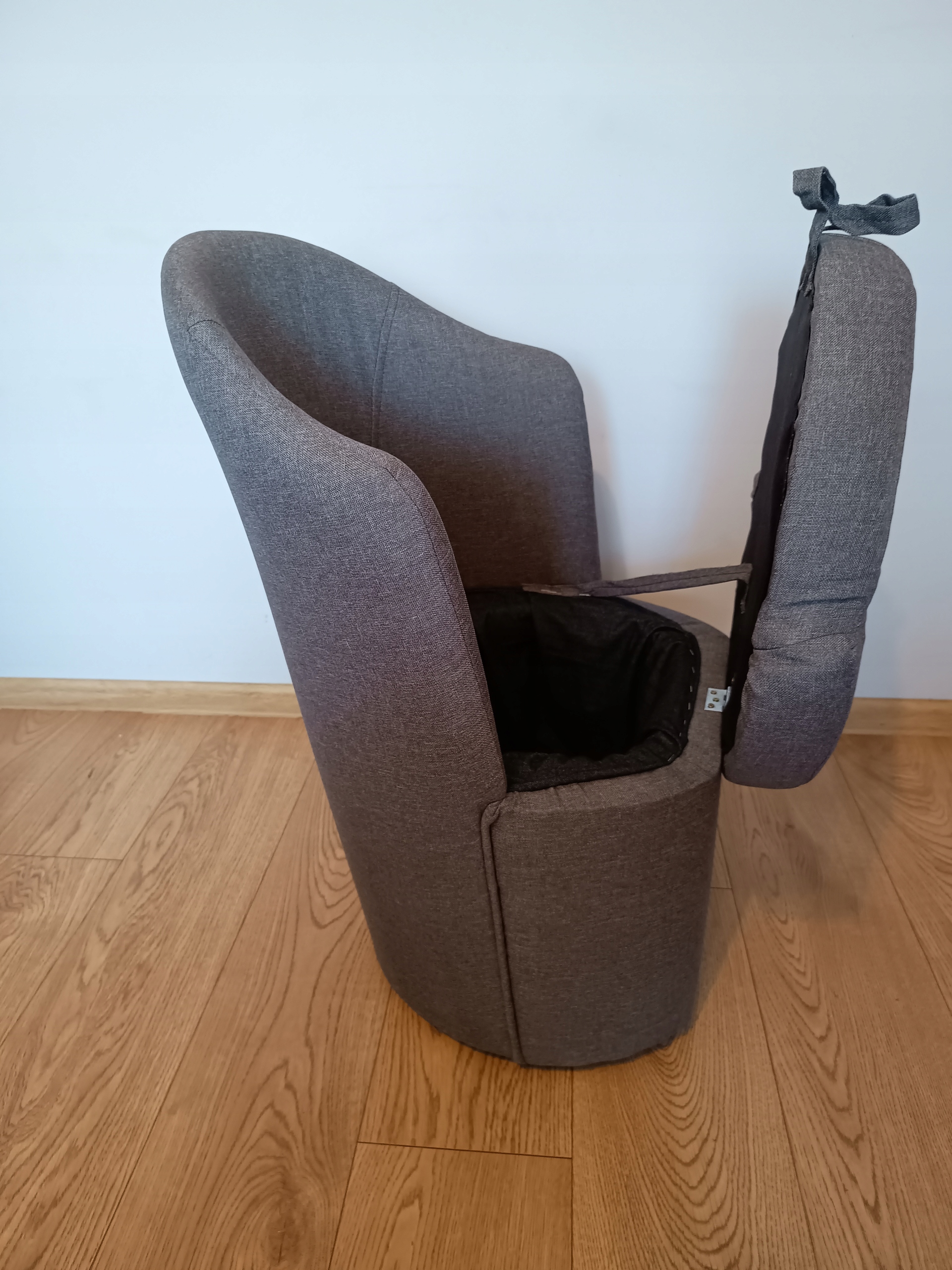 Pufa z oparciem fala Marka bez marki