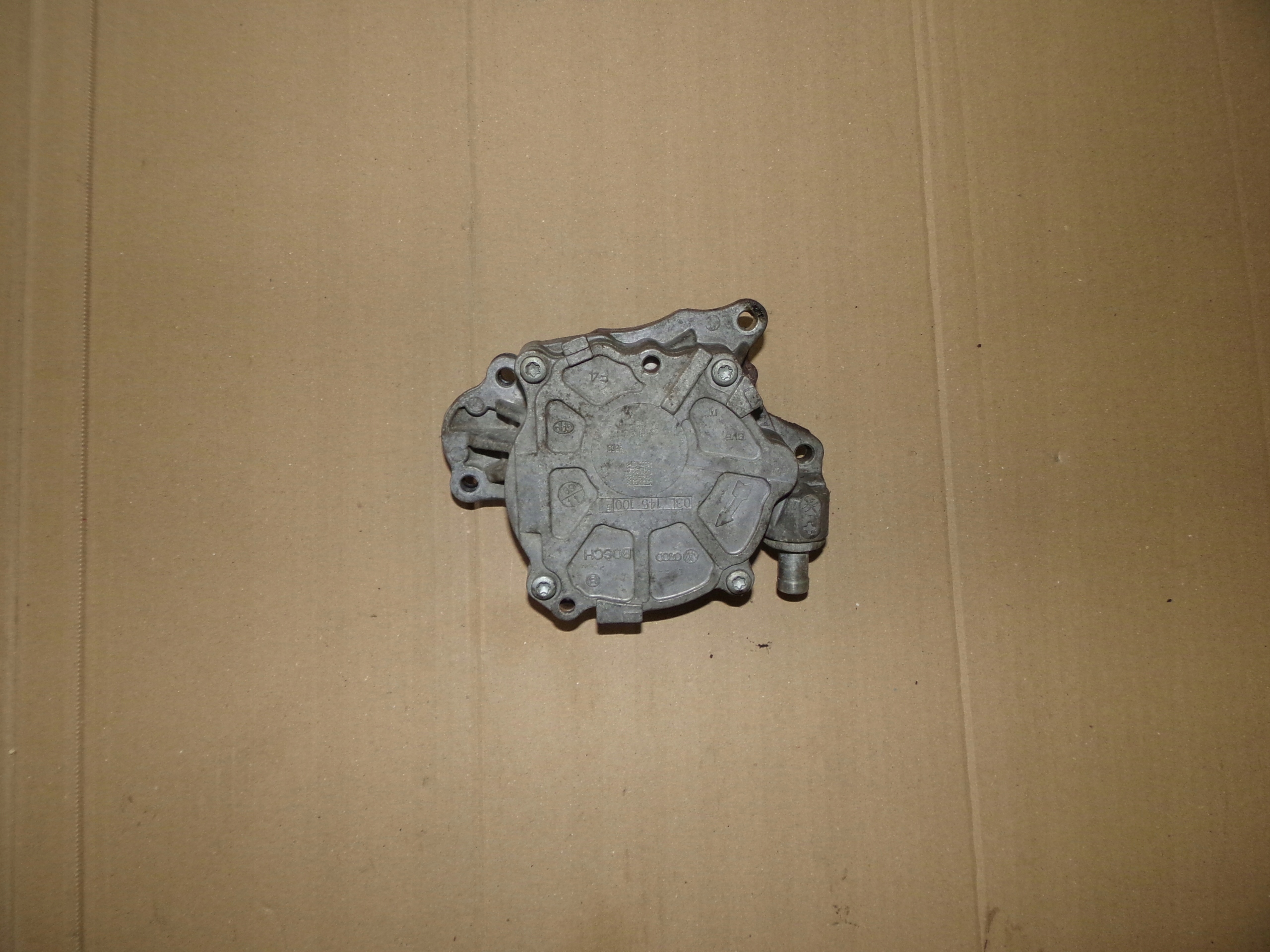 VACUM НАСОС 03L145100 OCTAVIA II GOLF VI 1.6 TDI